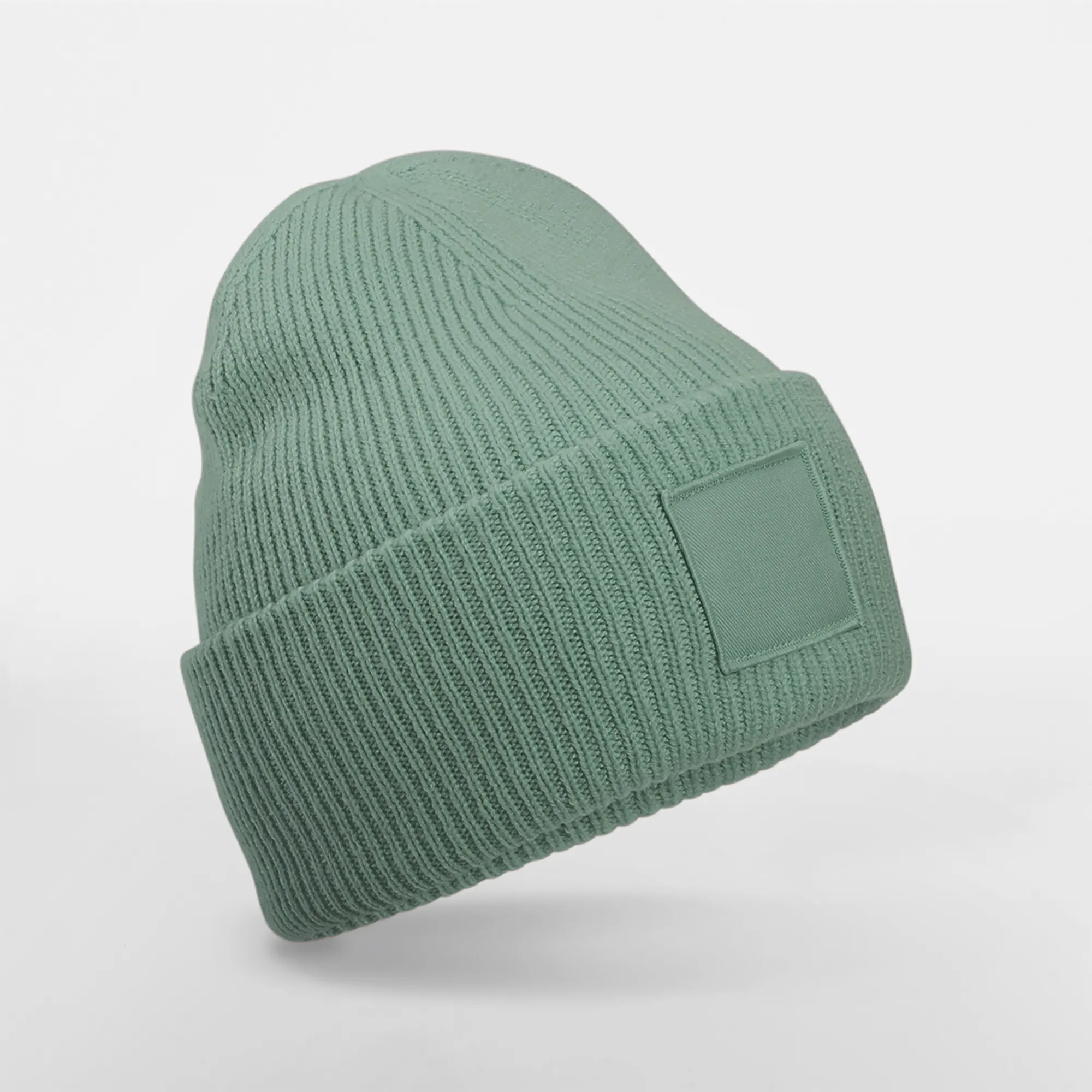 Gorro con dobladillo ancho y parche a tono