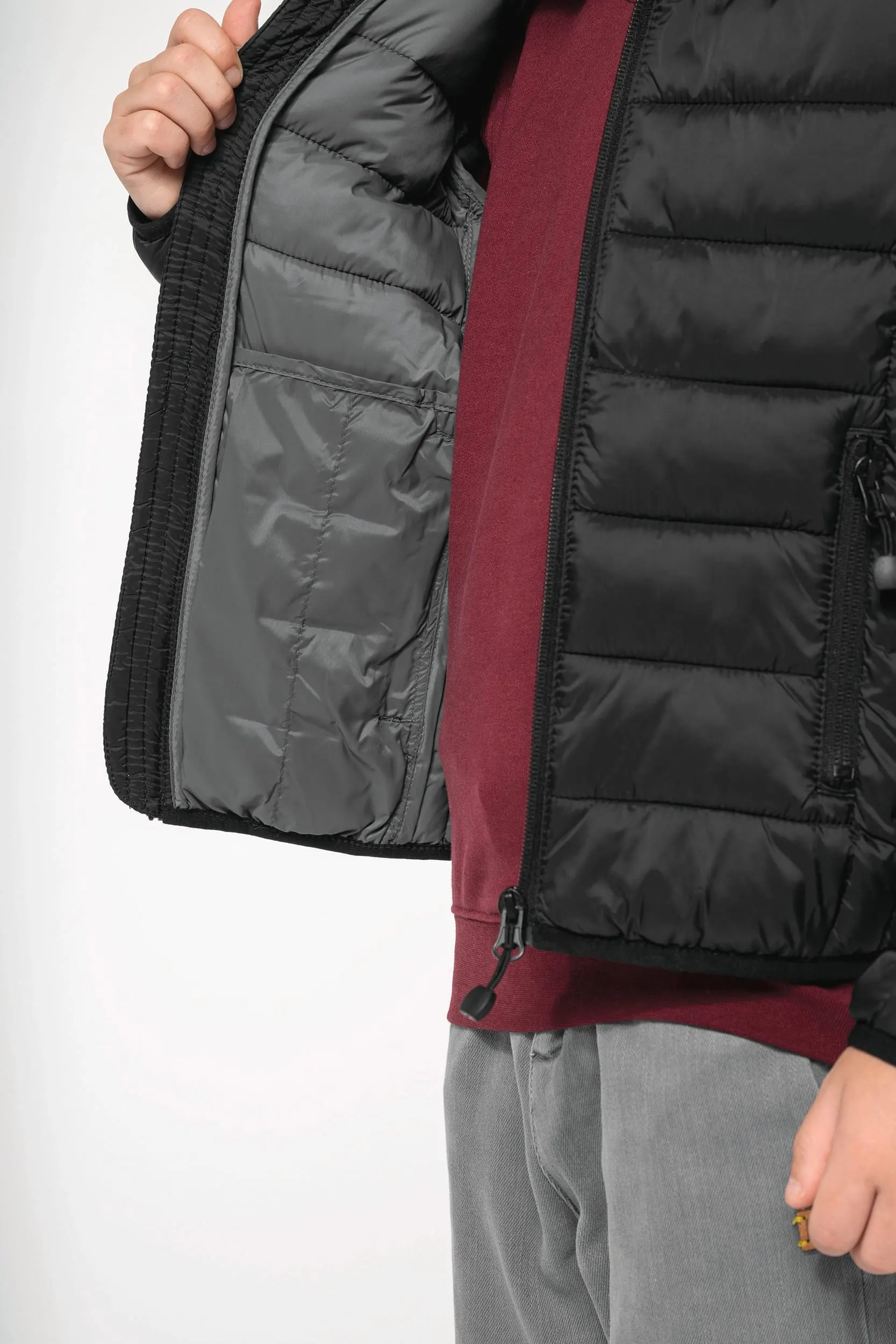 Chaqueta acolchada y ligera con capucha niños