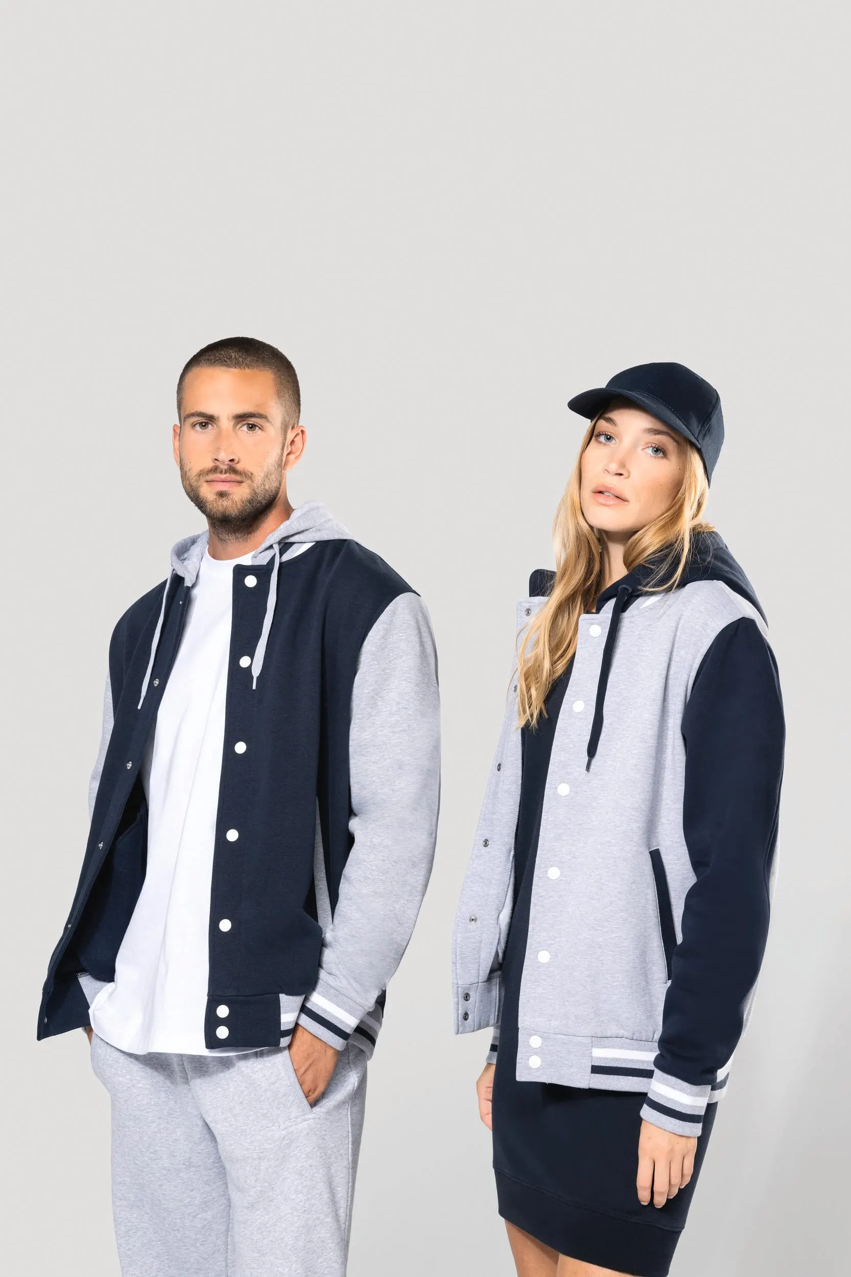Cazadora tipo Béisbolera con capucha unisex