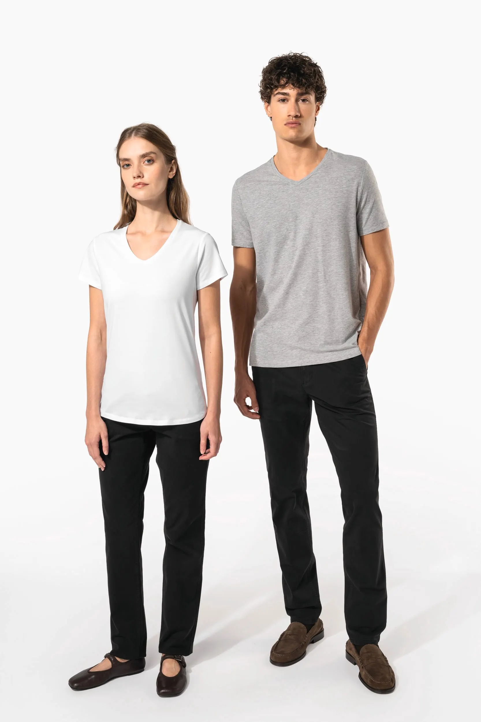 Camiseta con elastano cuello de pico hombre