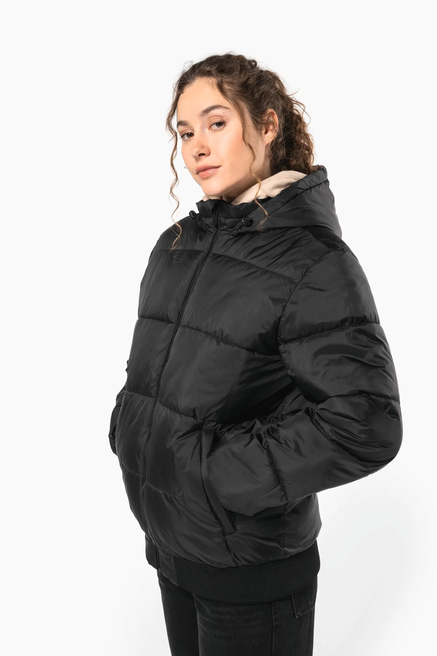 Chaqueta ripstop reciclada con capucha unisex