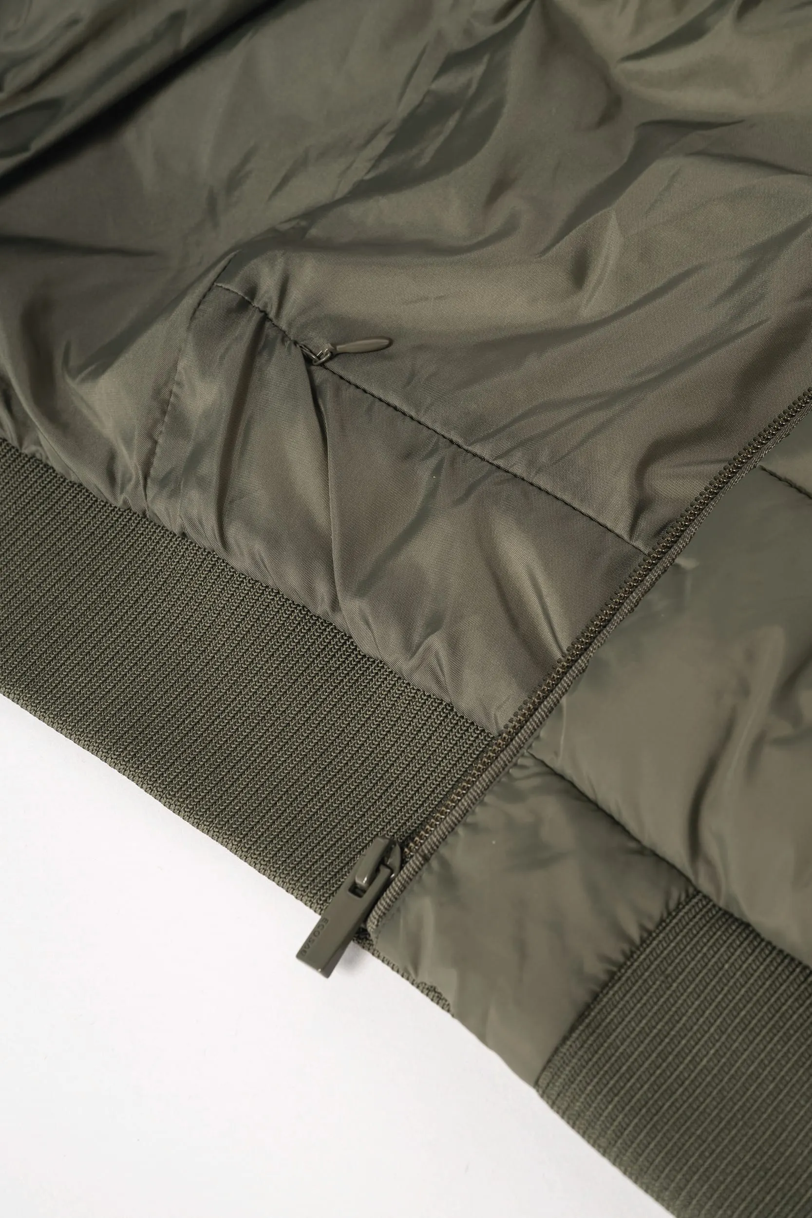 Chaqueta acolchada ecorresponsable con cuello tipo beisbolera unisex
