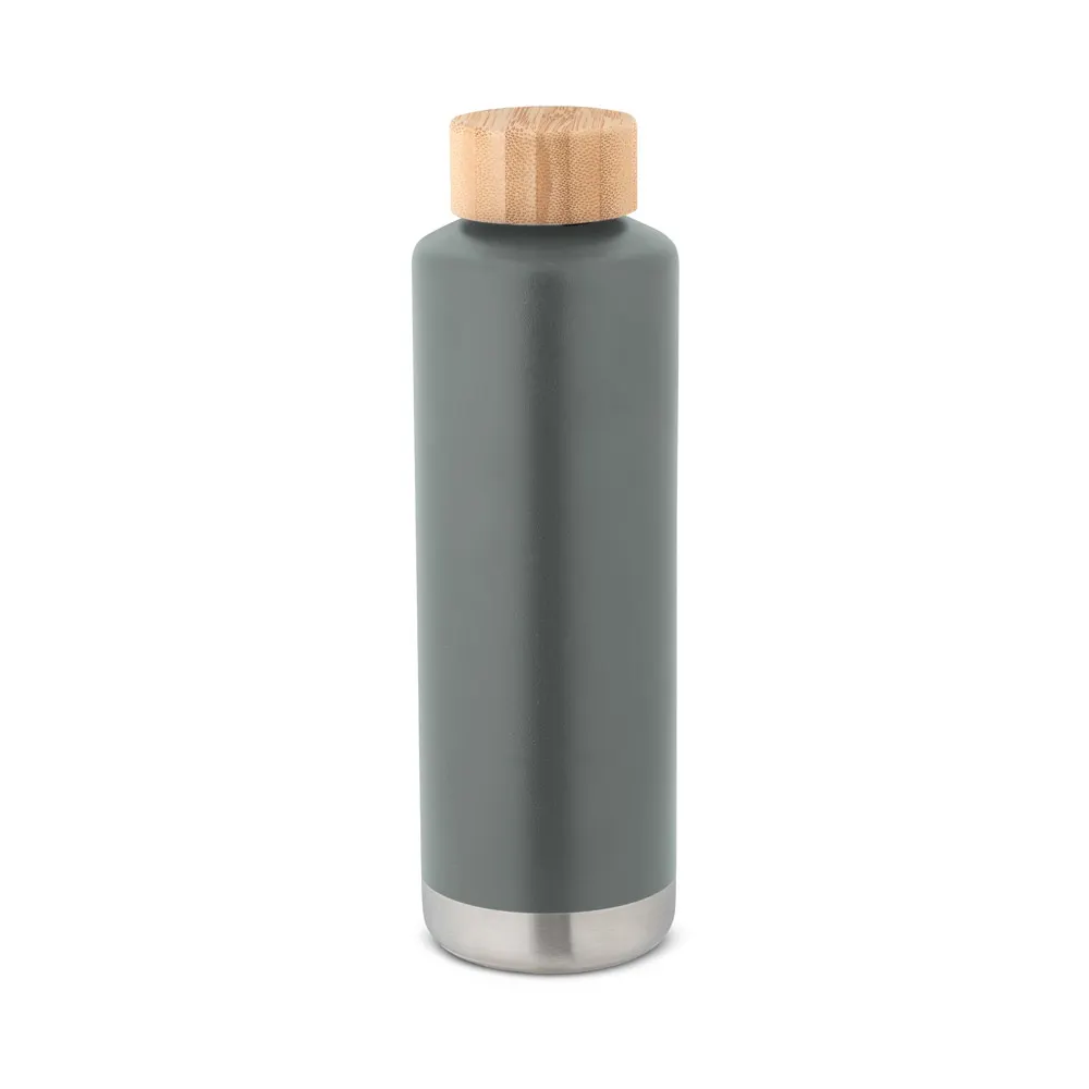 NORRE BOTTLE. Botella de acero inoxidable (36% reciclado) con pared doble de insolacion al vacío 640 mL