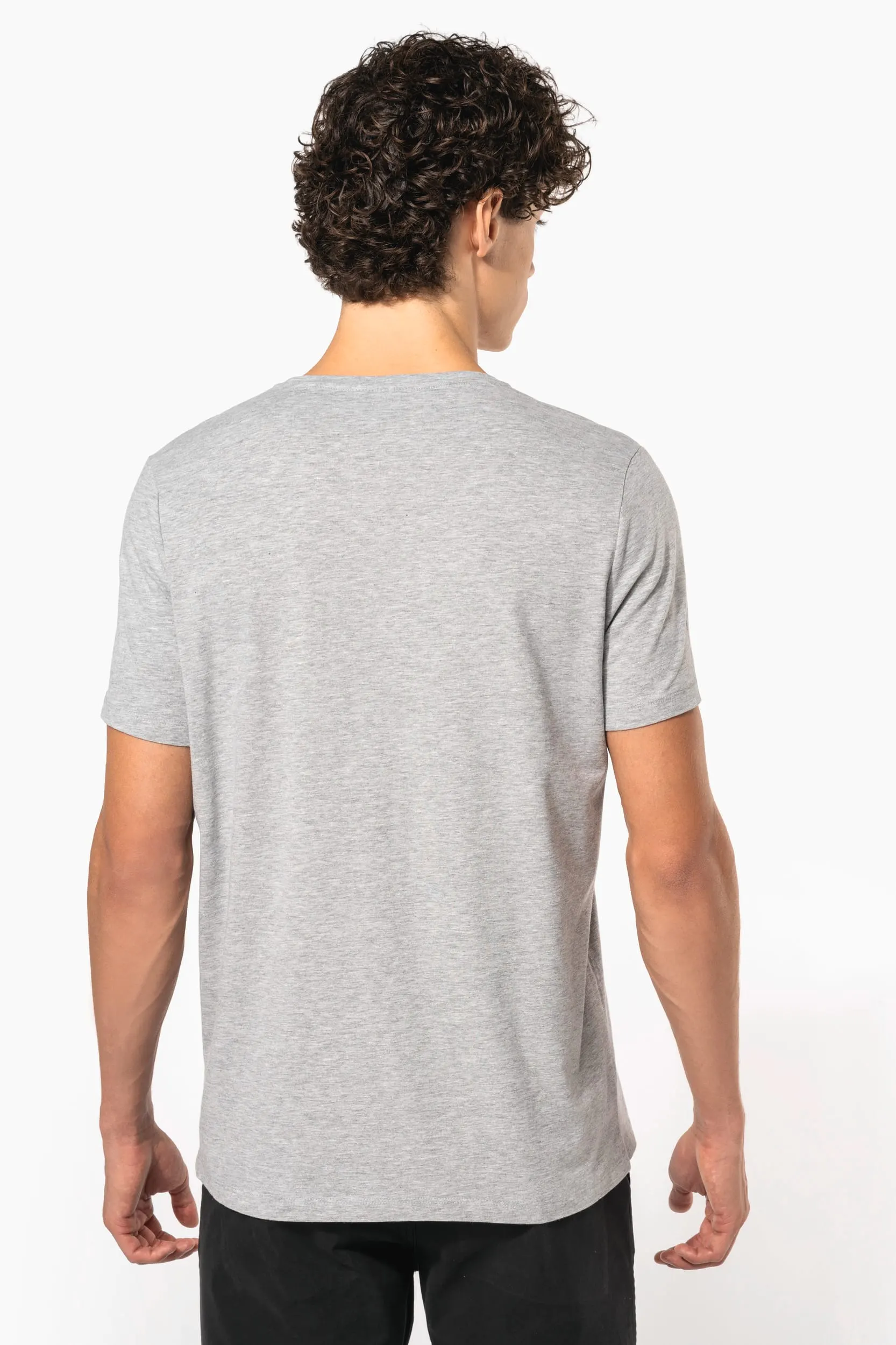 Camiseta con elastano cuello de pico hombre