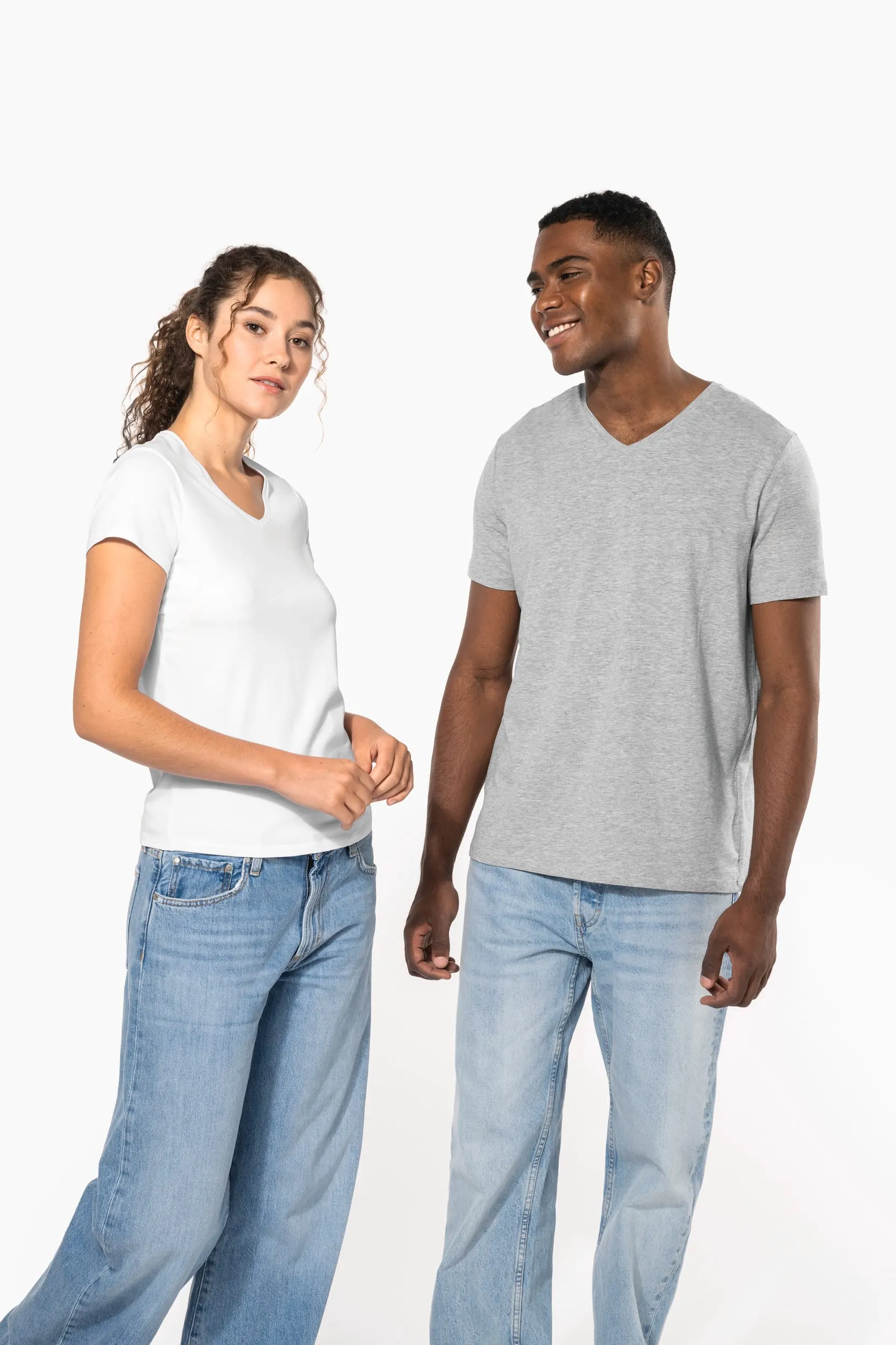 Camiseta con elastano cuello de pico hombre
