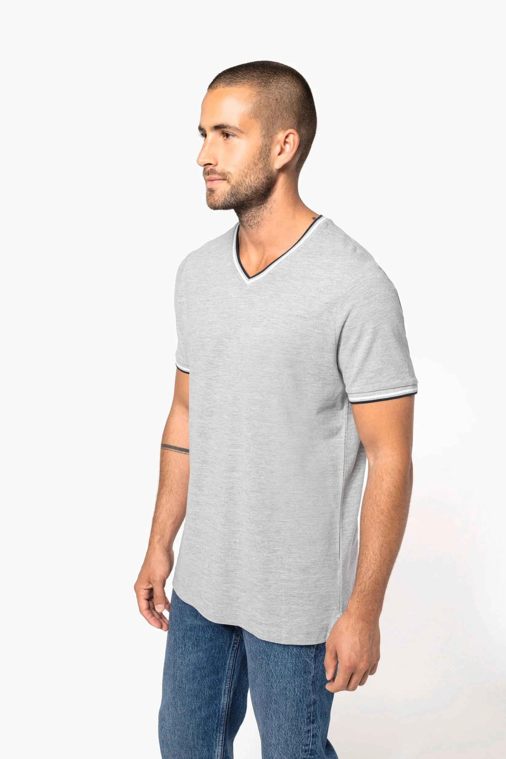 Camiseta de punto piqué con cuello de pico de hombre