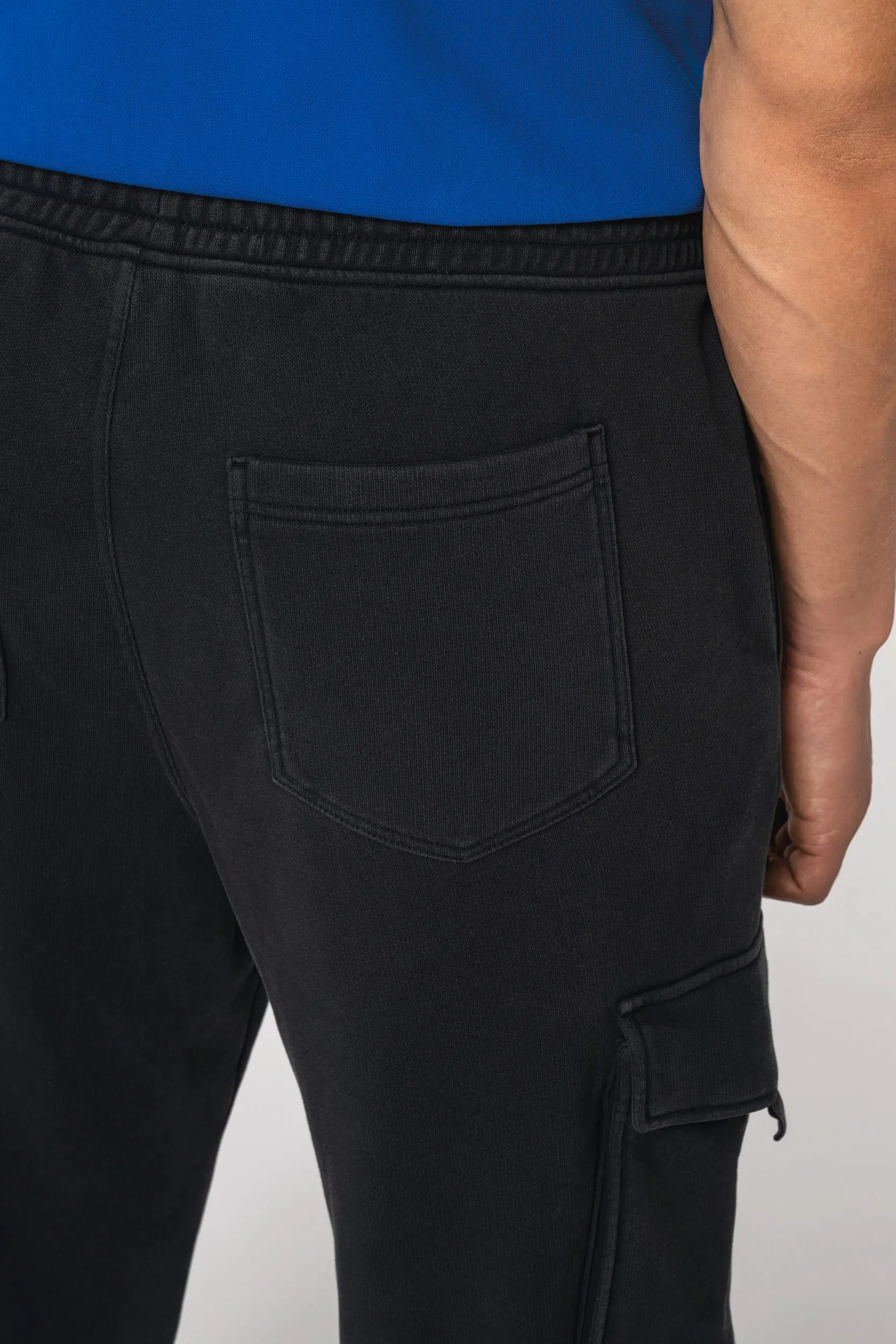 Pantalón tipo cargo ecorresponsable efecto lavado French Terry hombre
