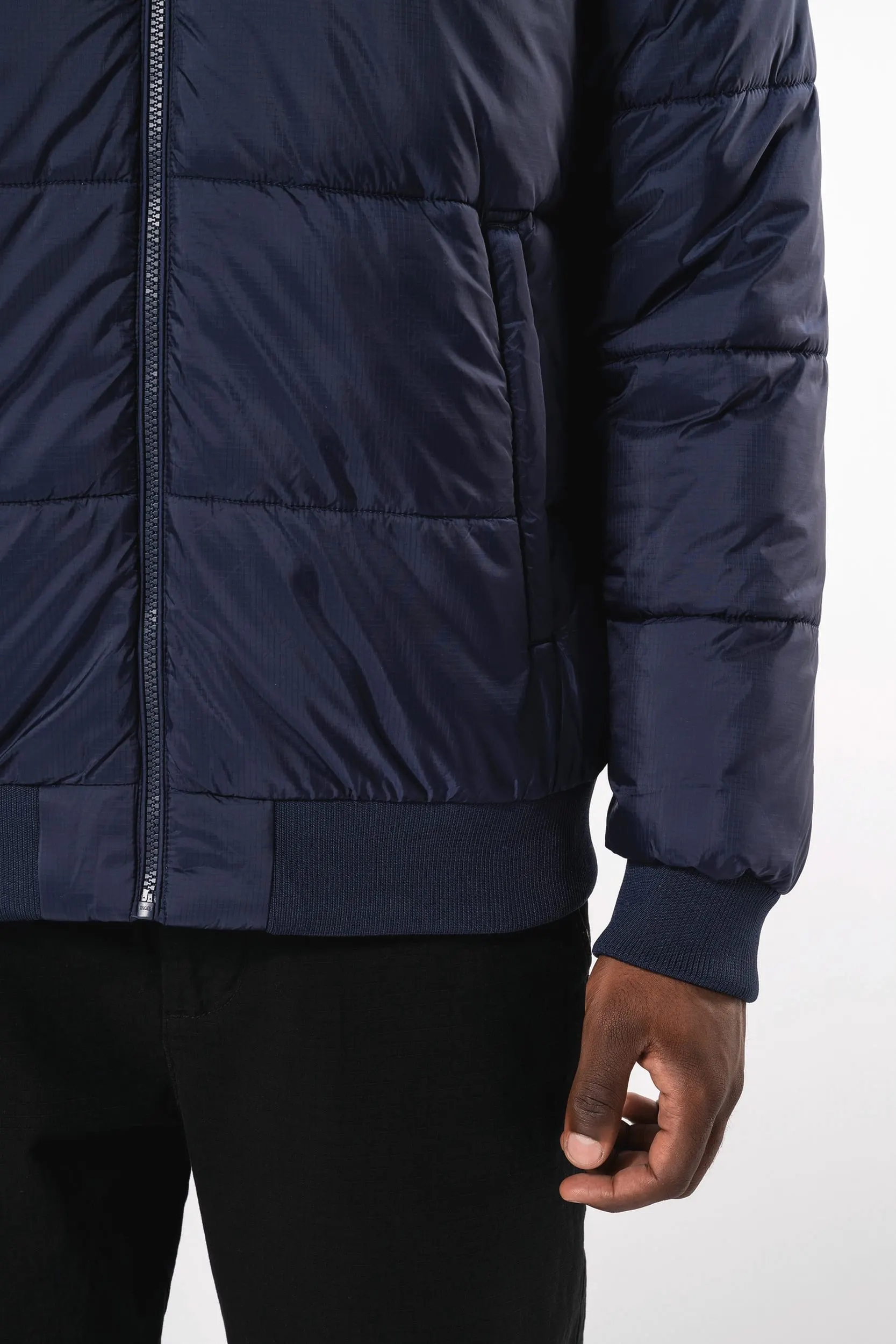 Chaqueta ripstop reciclada con capucha unisex