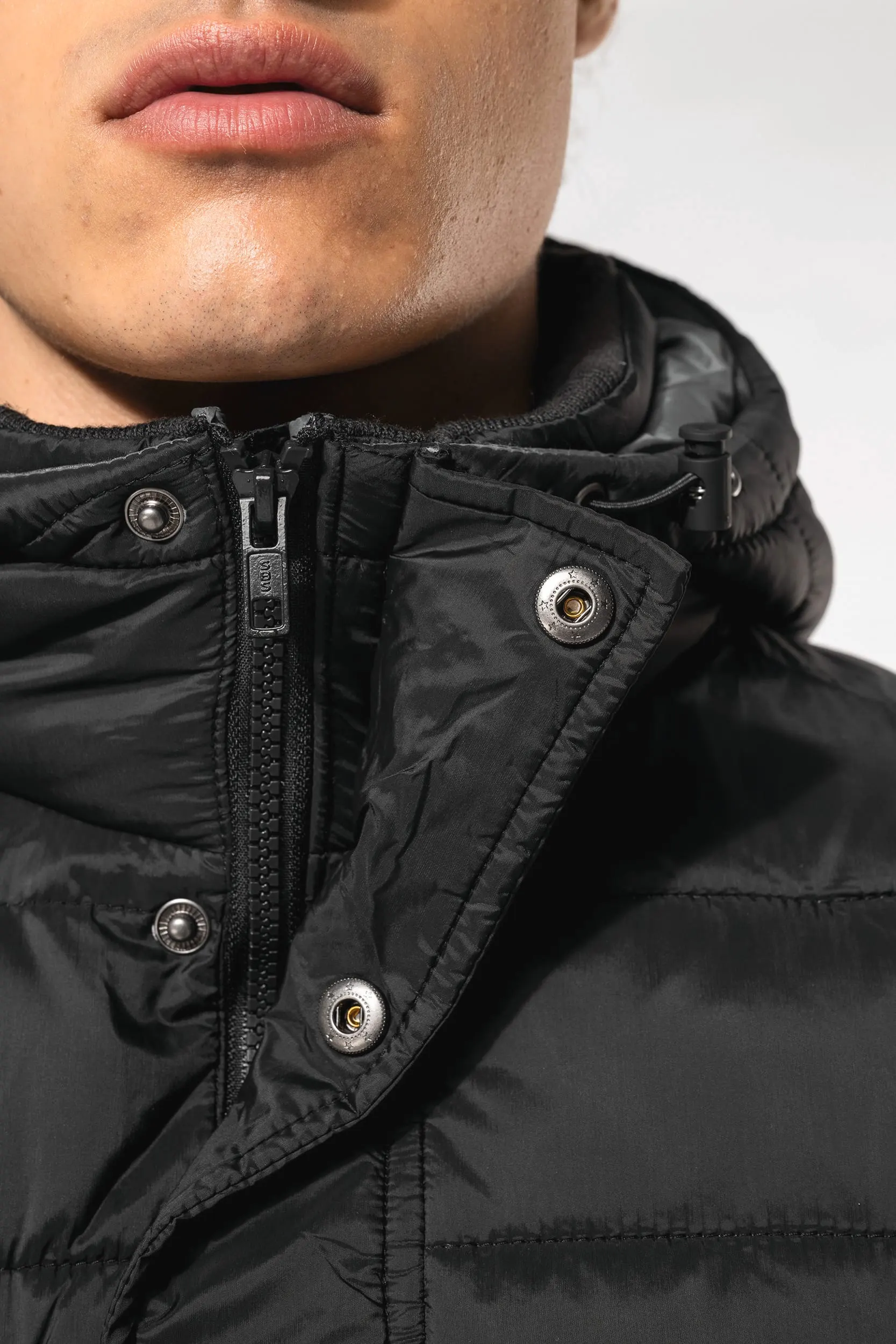 Parka ligera acolchada con capucha para hombre