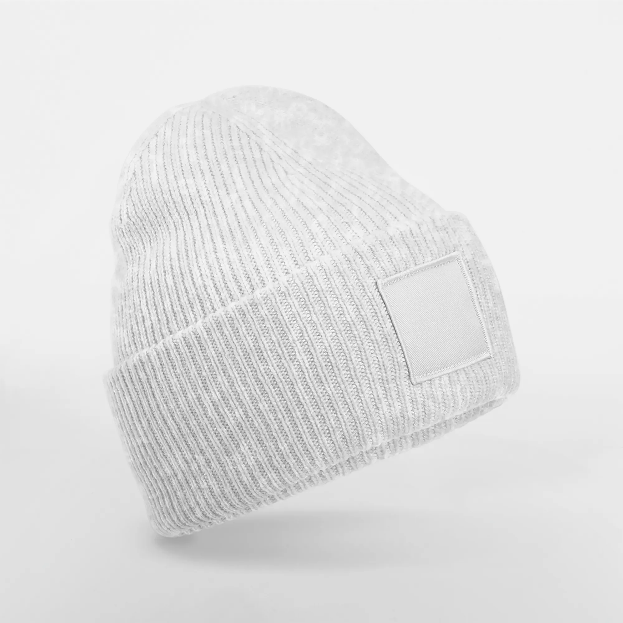 Gorro con dobladillo ancho y parche a tono