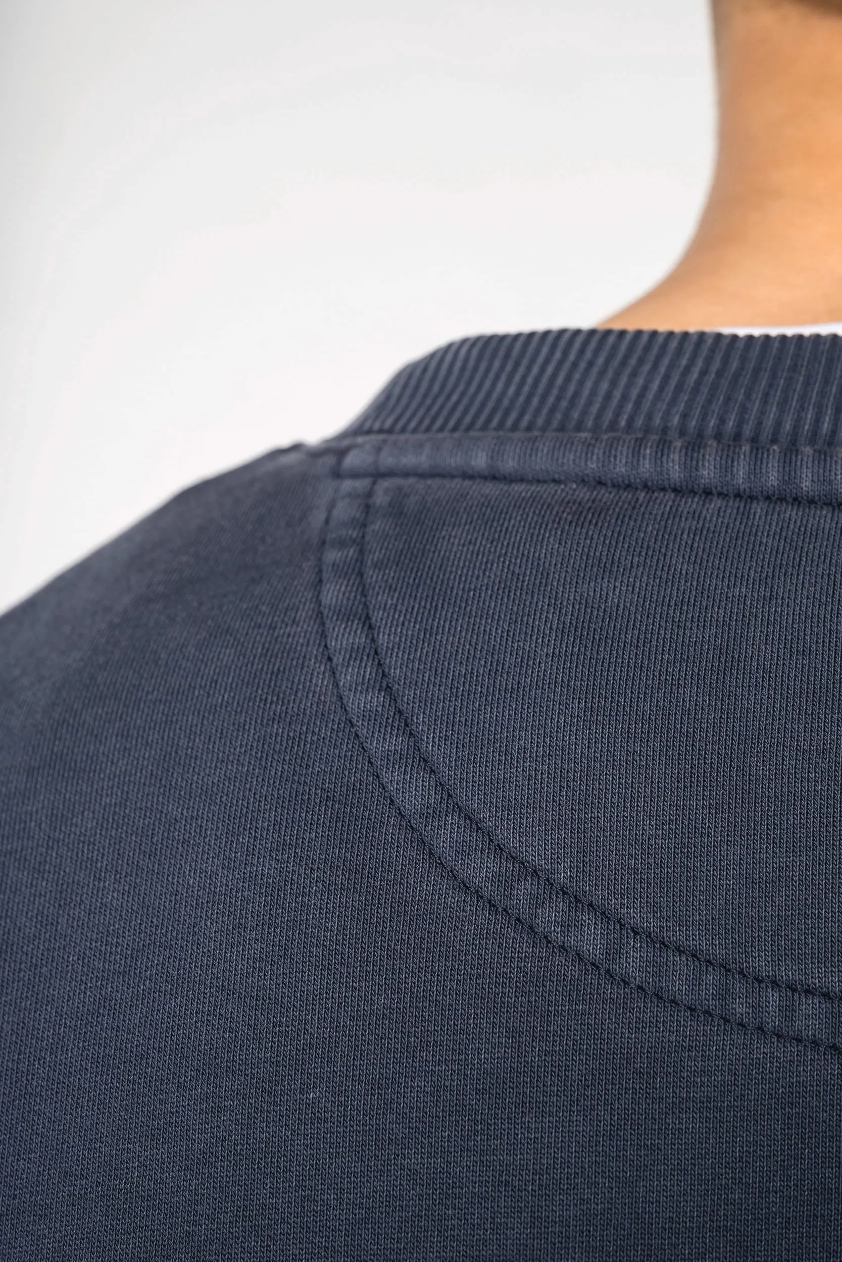 Sudadera ecorresponsable de cuello redondo efecto lavado oversize unisex