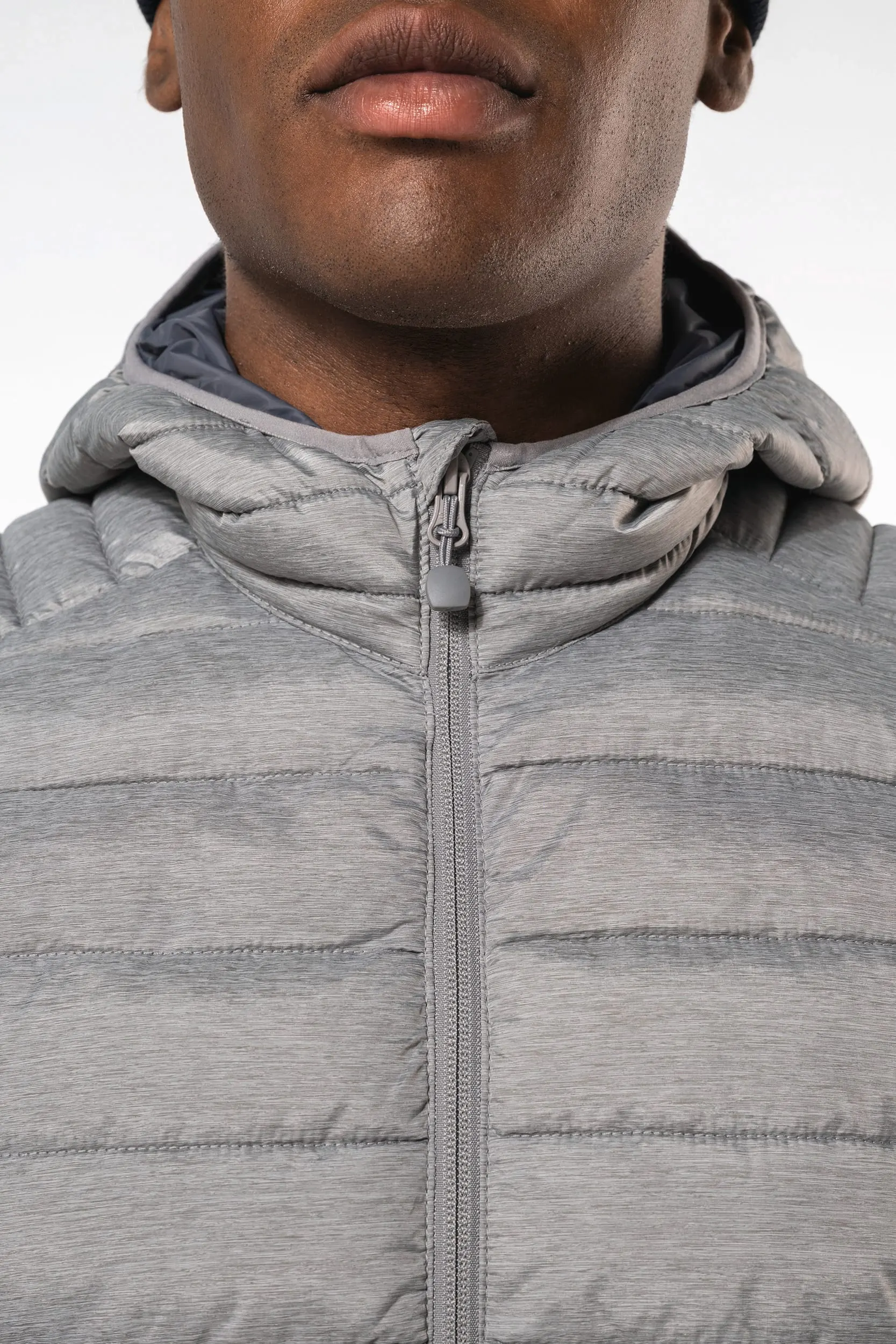 Chaqueta acolchada y ligera con capucha hombre