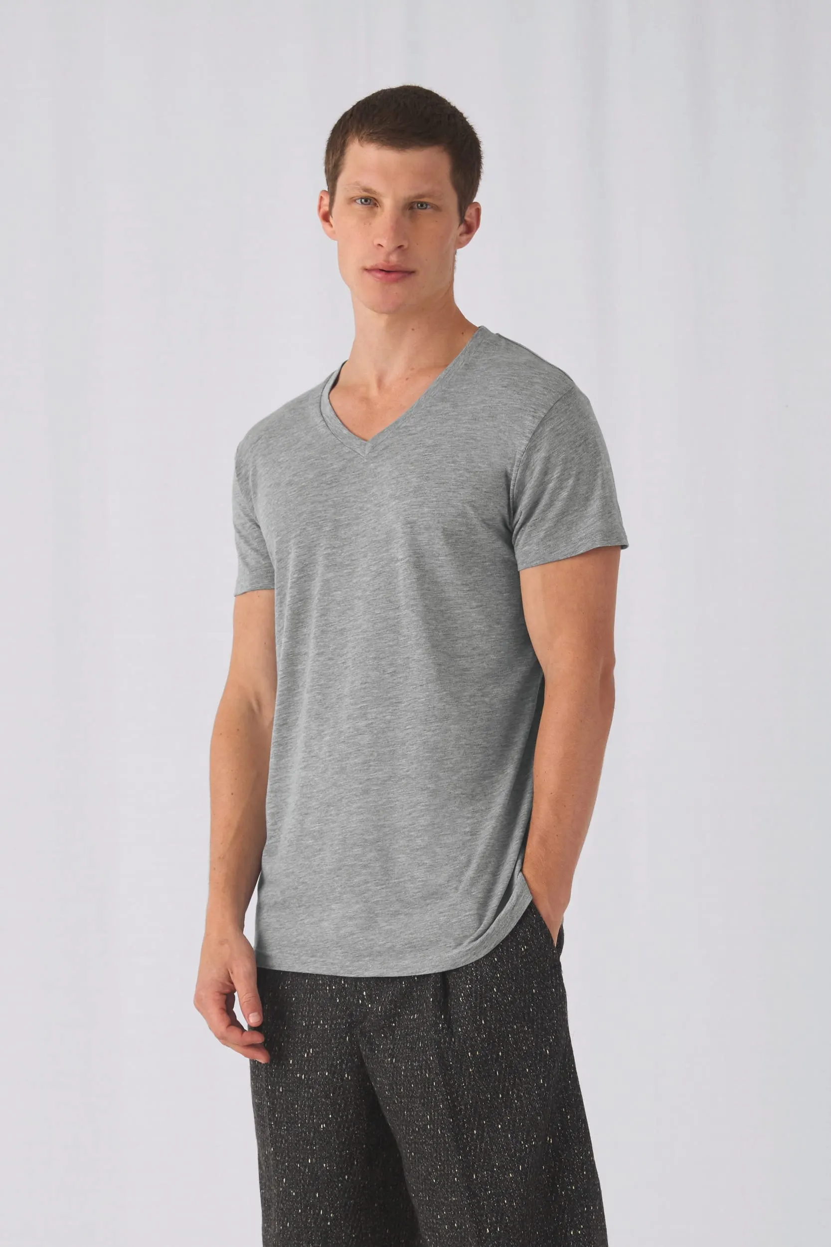 Camiseta Triblend cuello de pico hombre