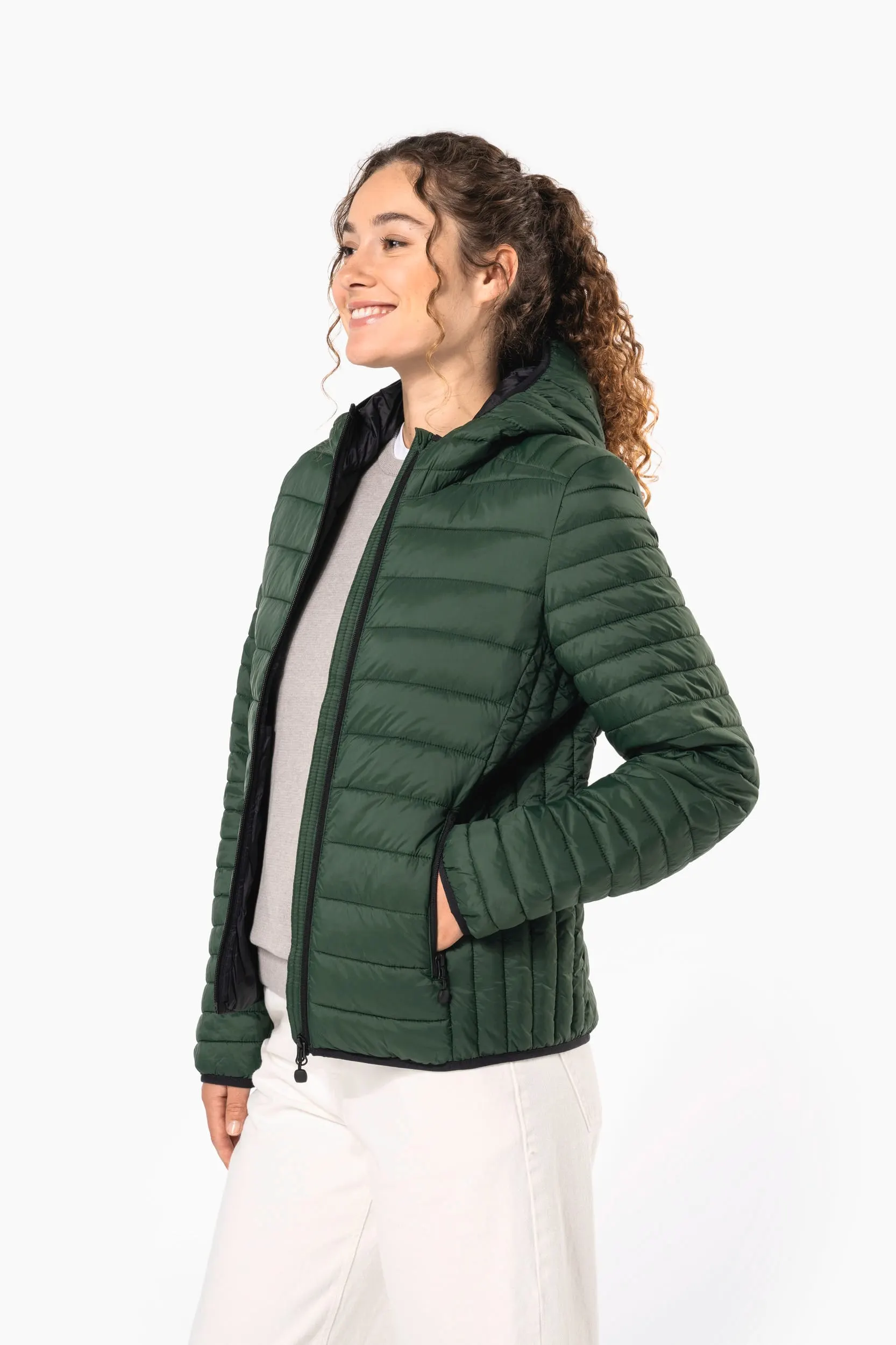 Chaqueta acolchada y ligera con capucha mujer