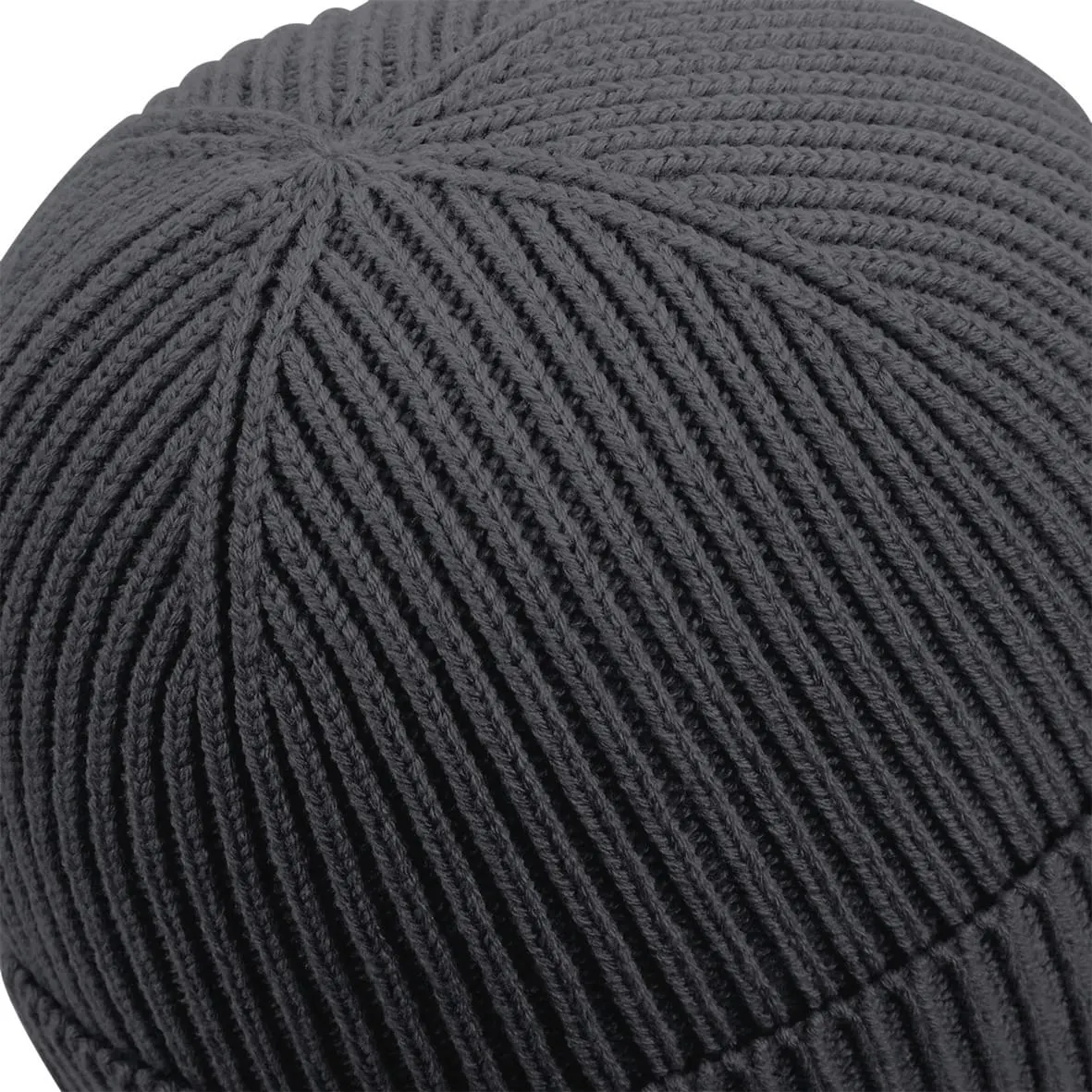 Gorro moderno con parche<br/>