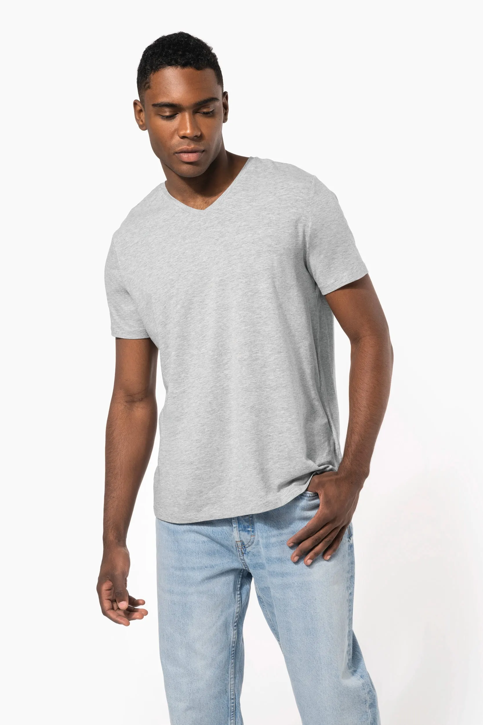Camiseta con elastano cuello de pico hombre