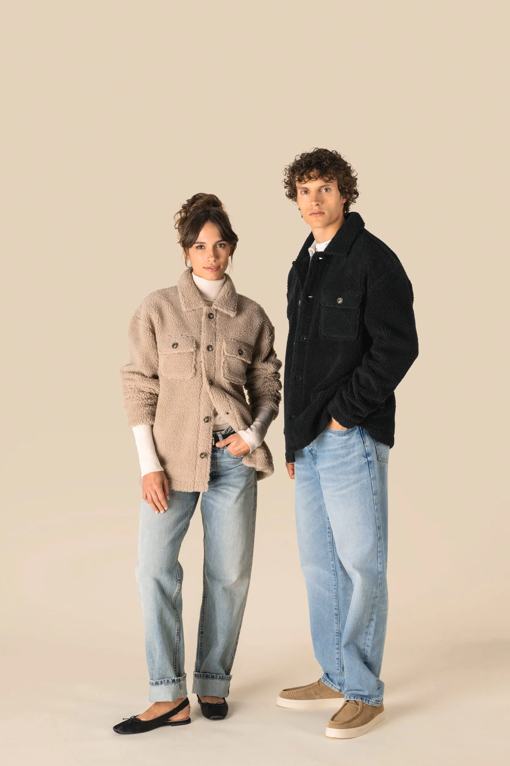 Sobrecamisa de sherpa con hombros caídos unisex