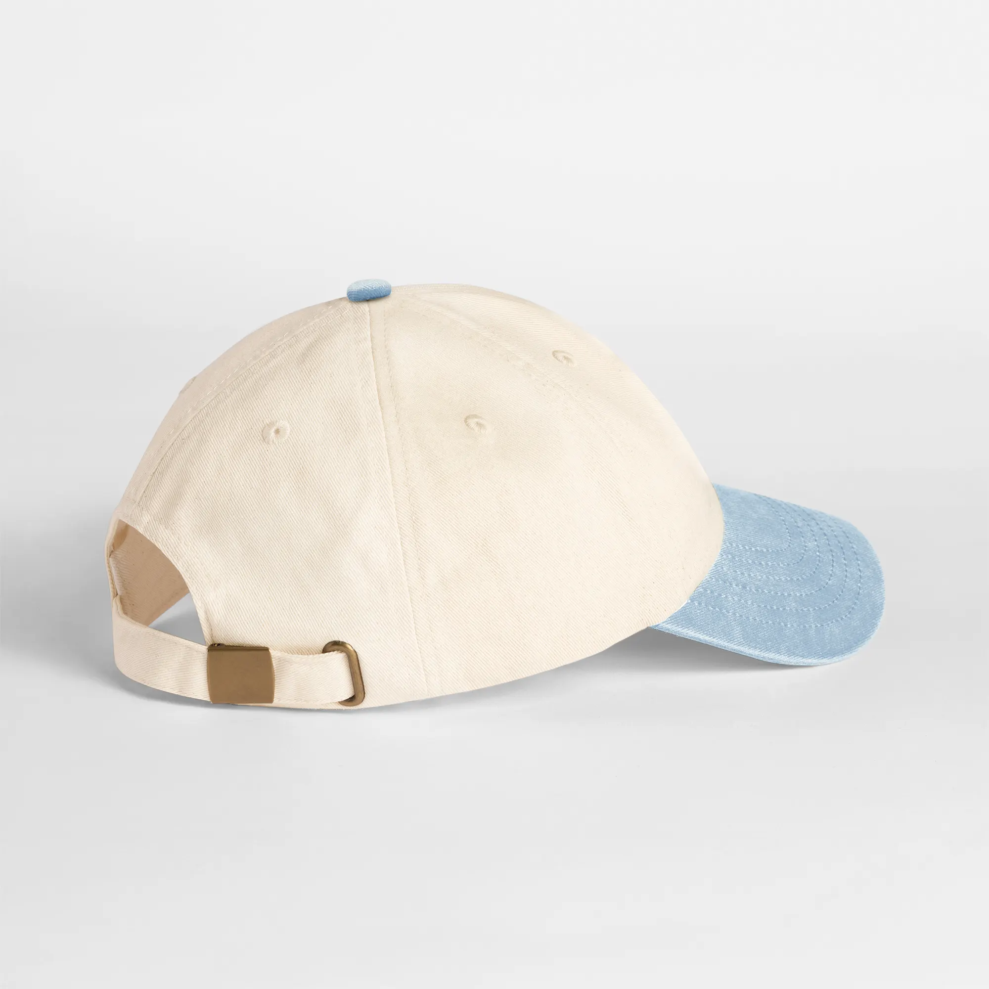 Gorra vintage compacta con visera en contraste