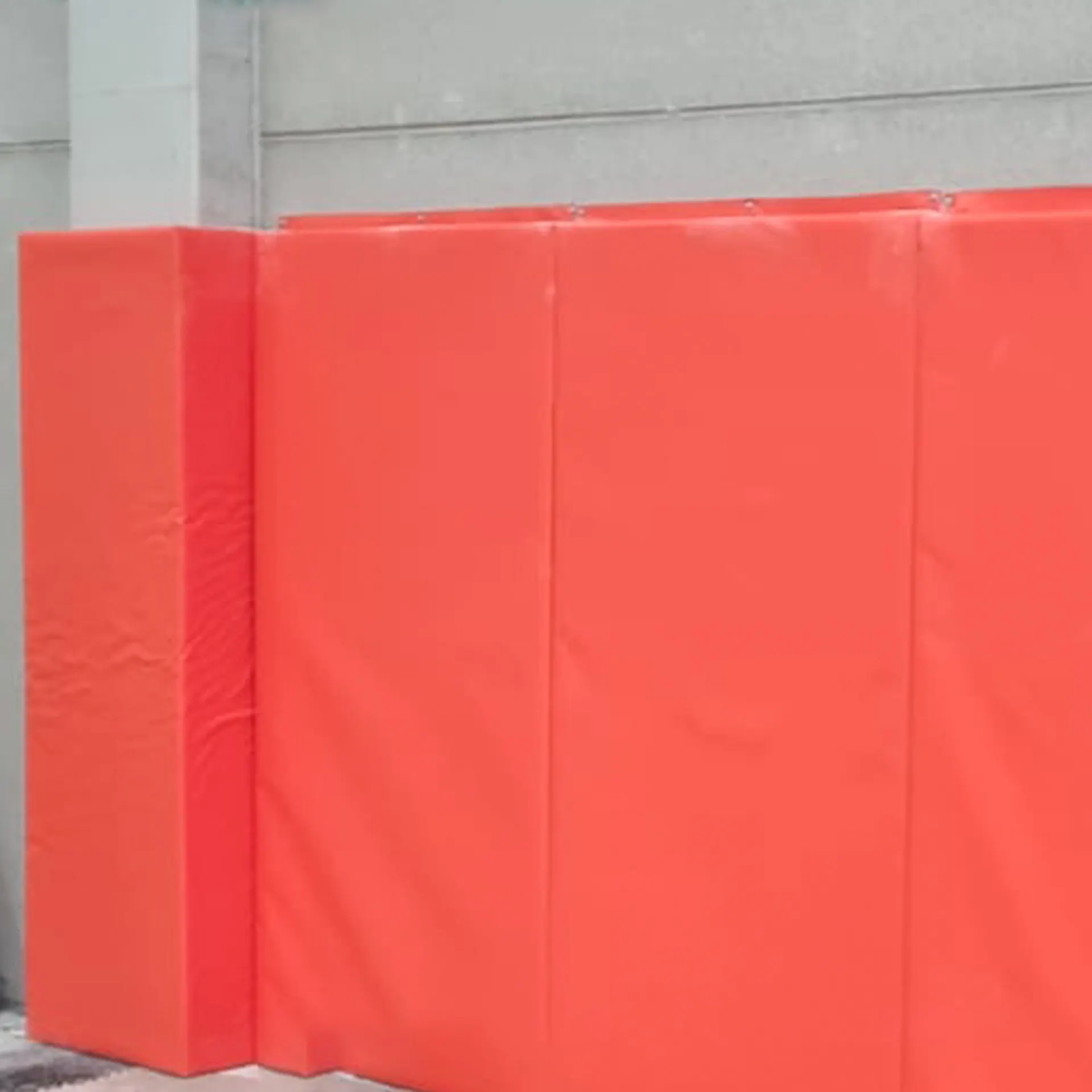 METRO LINEAL DE PANEL TAPIZADO CON LONA PARA PROTECCION DE 2M ALTURA Y GROSOR 60MM