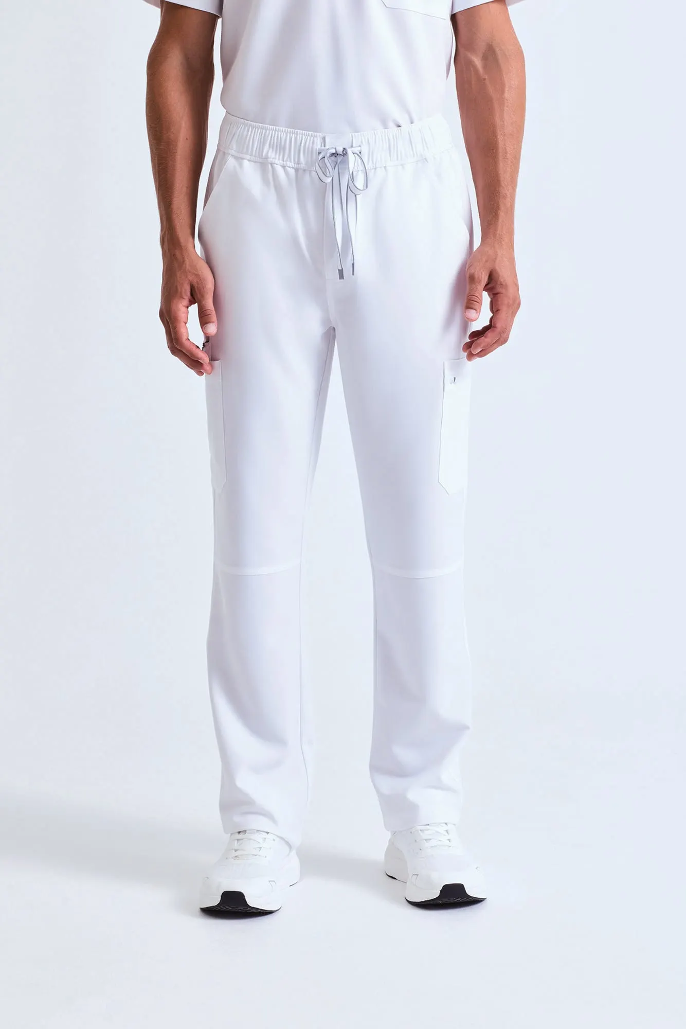 Pantalón tipo cargo elástico hombre
