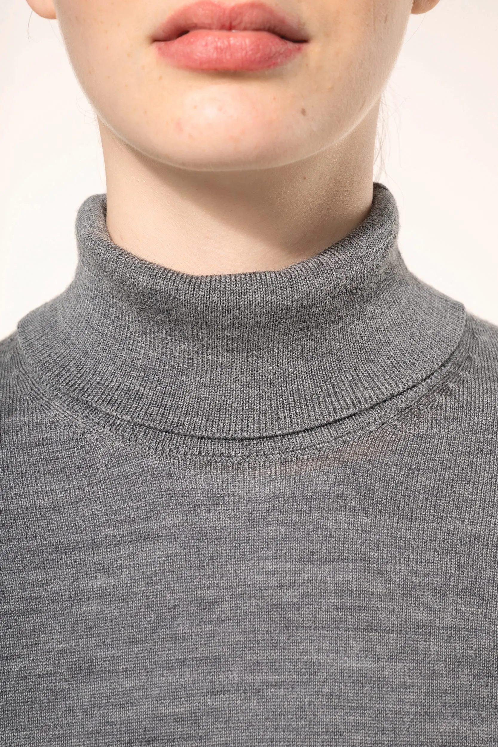 Jersey lana merina cuello vuelto mujer