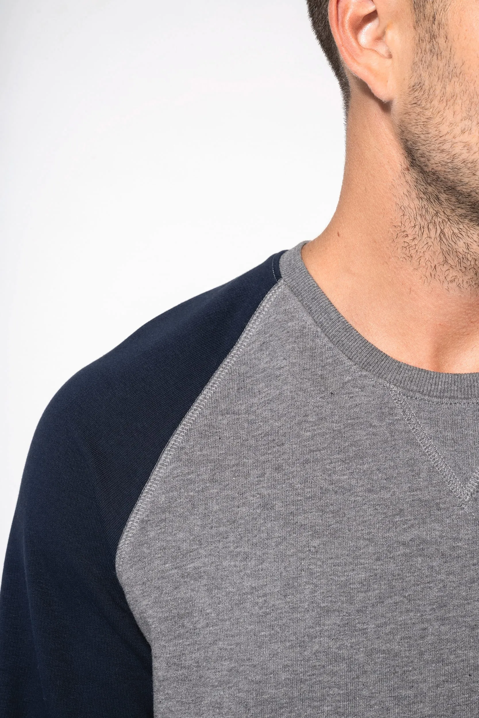 Sudadera bicolor algodón orgánico French Terry cuello redondo mangas raglan hombre