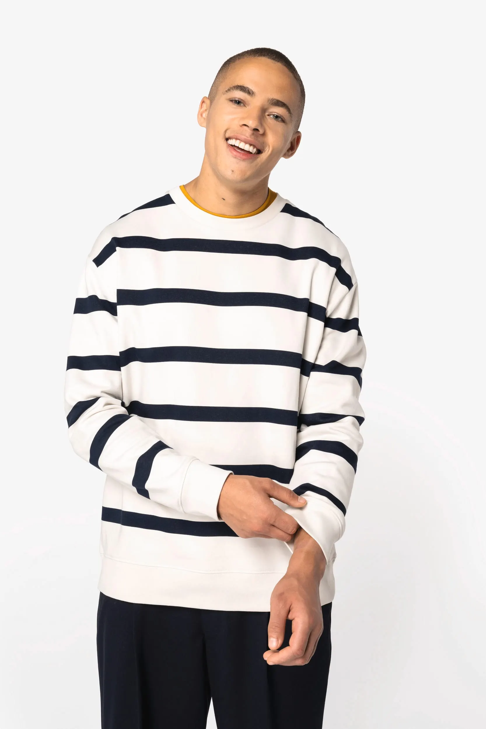 Sudadera ecorresponsable de cuello redondo a rayas y hombros caídos unisex