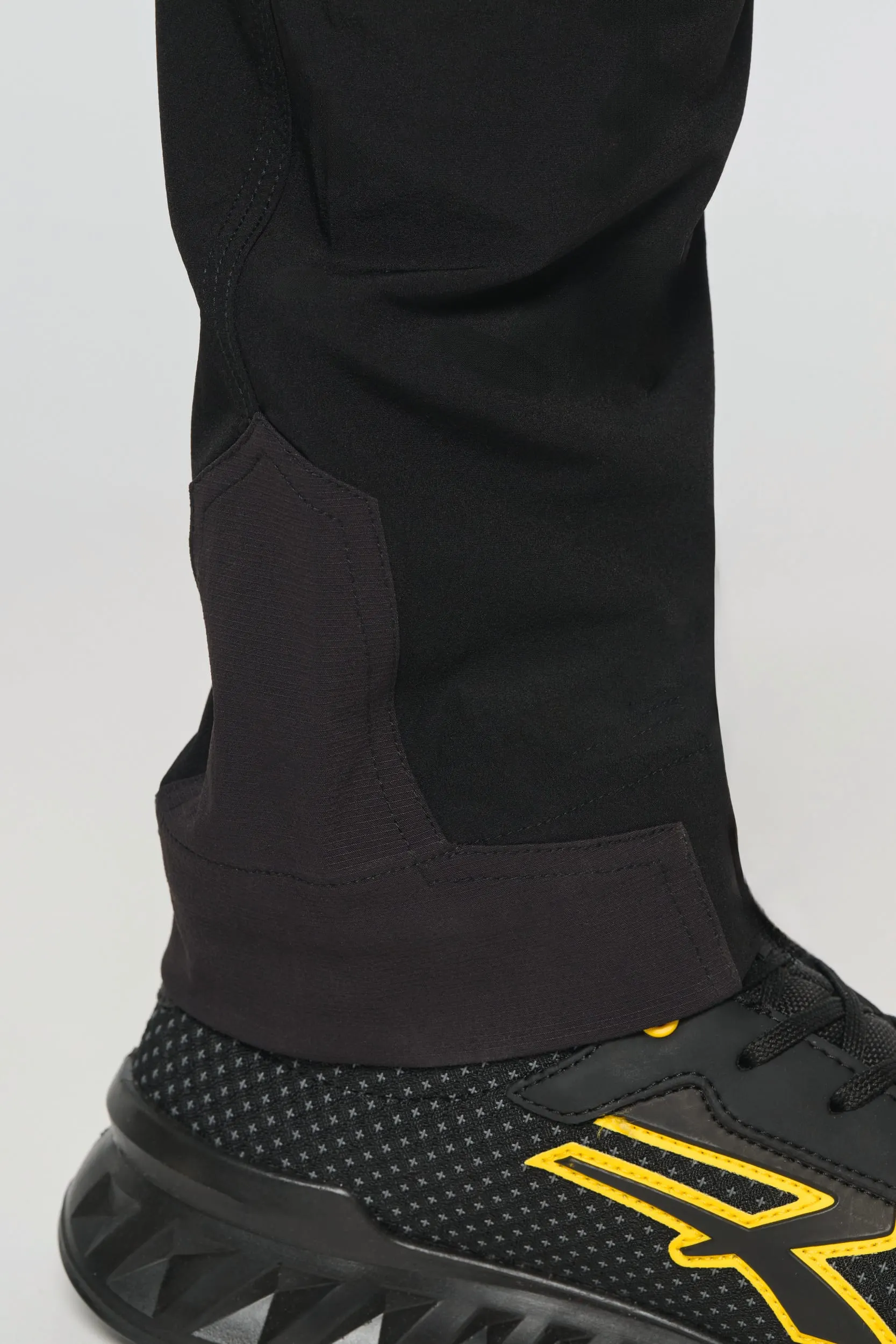 Pantalón ligero stretch reciclado multibolsillos unisex