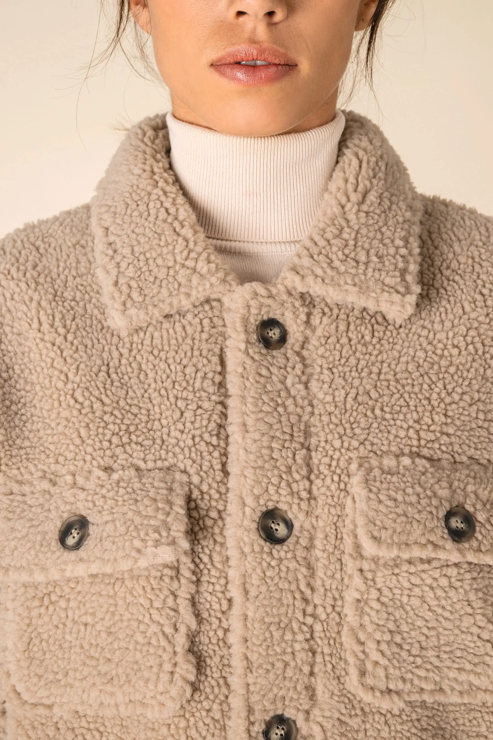 Sobrecamisa de sherpa con hombros caídos unisex