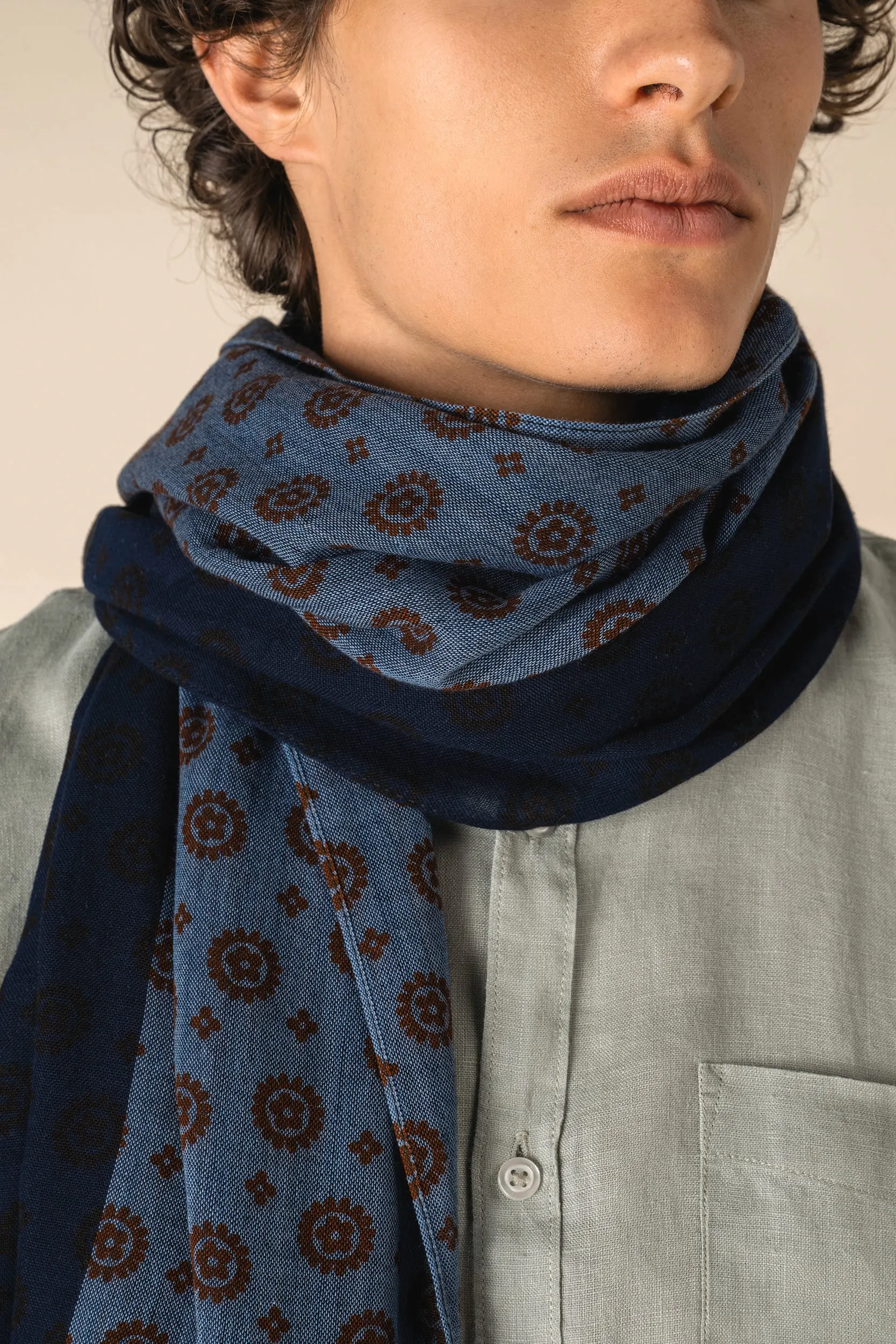 Fular con estampado floral unisex