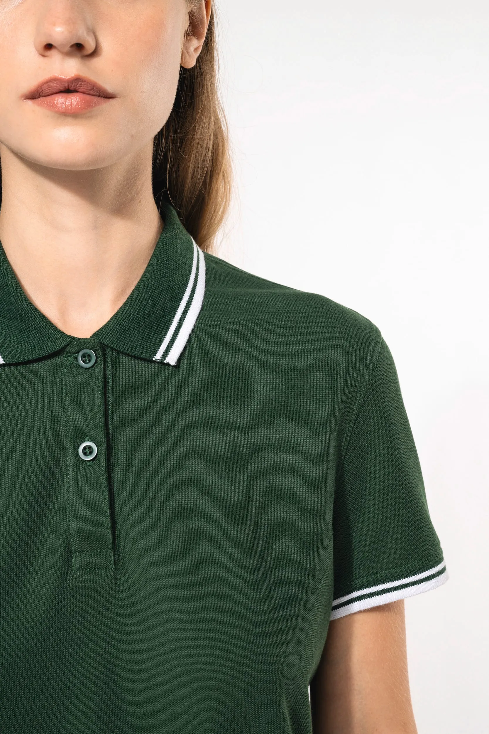 Polo manga corta con ribetes contrastados mujer