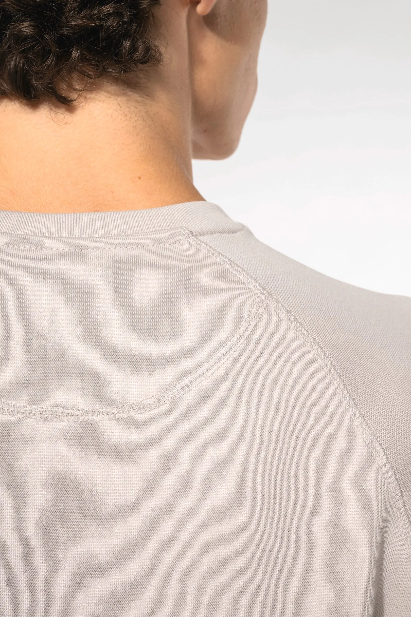 Sudadera algodón orgánico con cuello redondo y mangas raglán de hombre