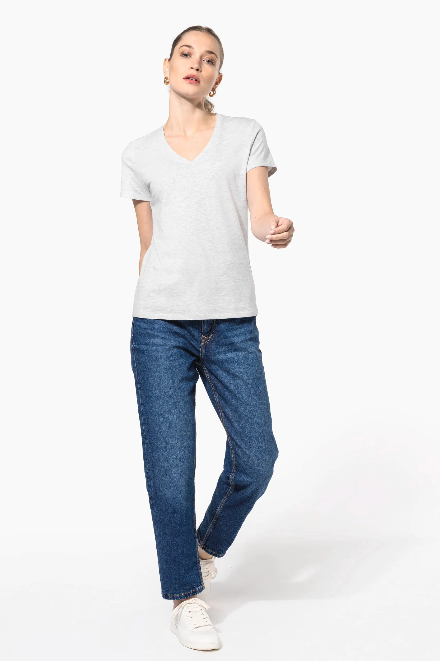 Camiseta de manga cota y cuello de pico mujer