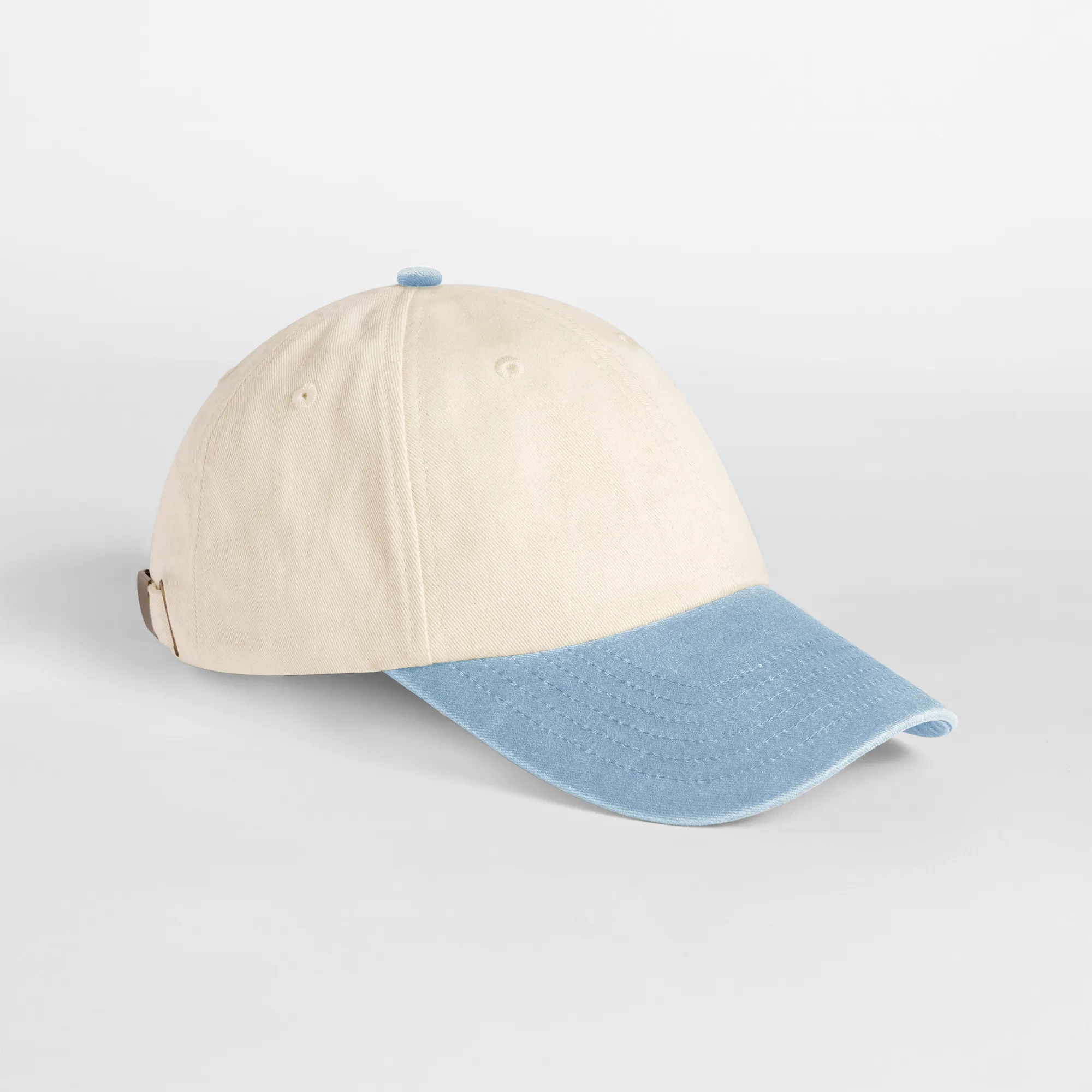 Gorra vintage compacta con visera en contraste