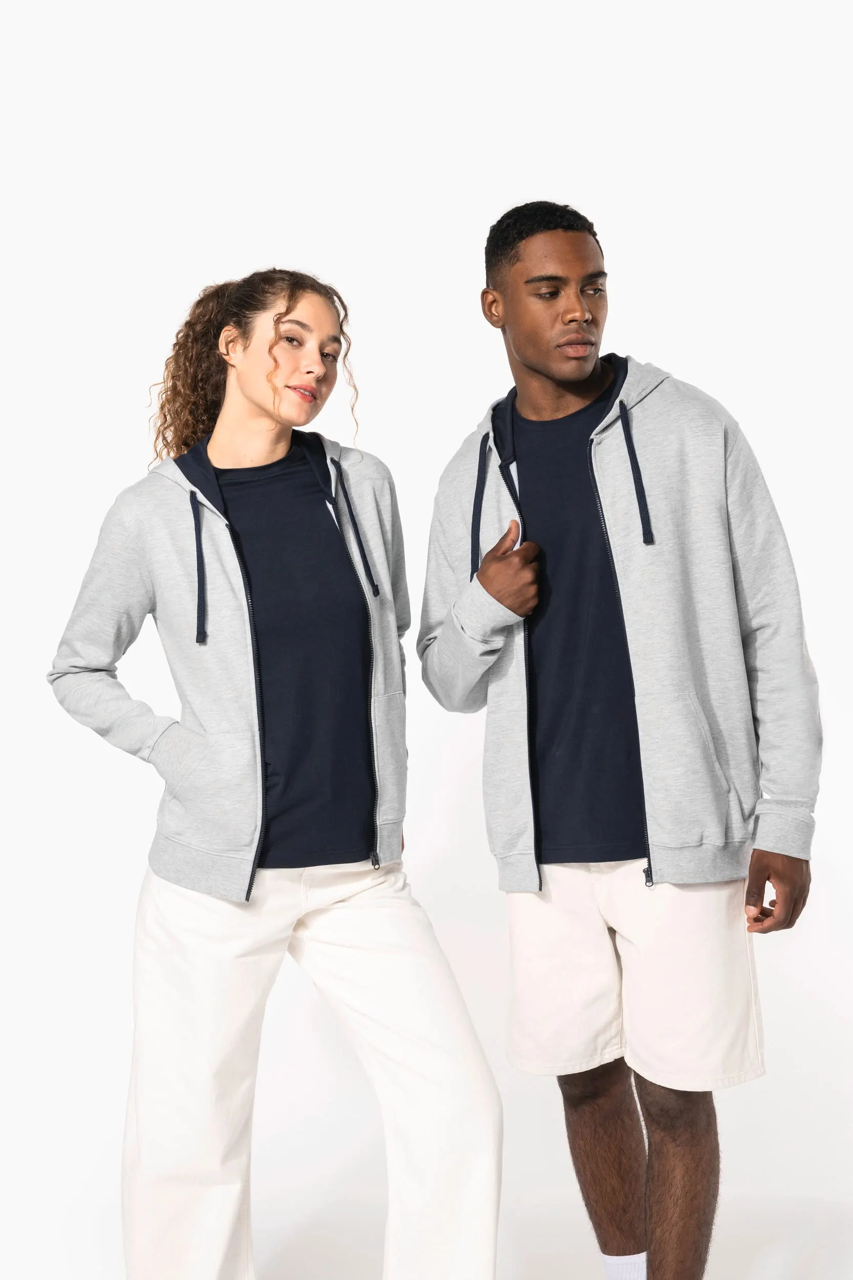 Sudadera capucha y cremallera contrastada