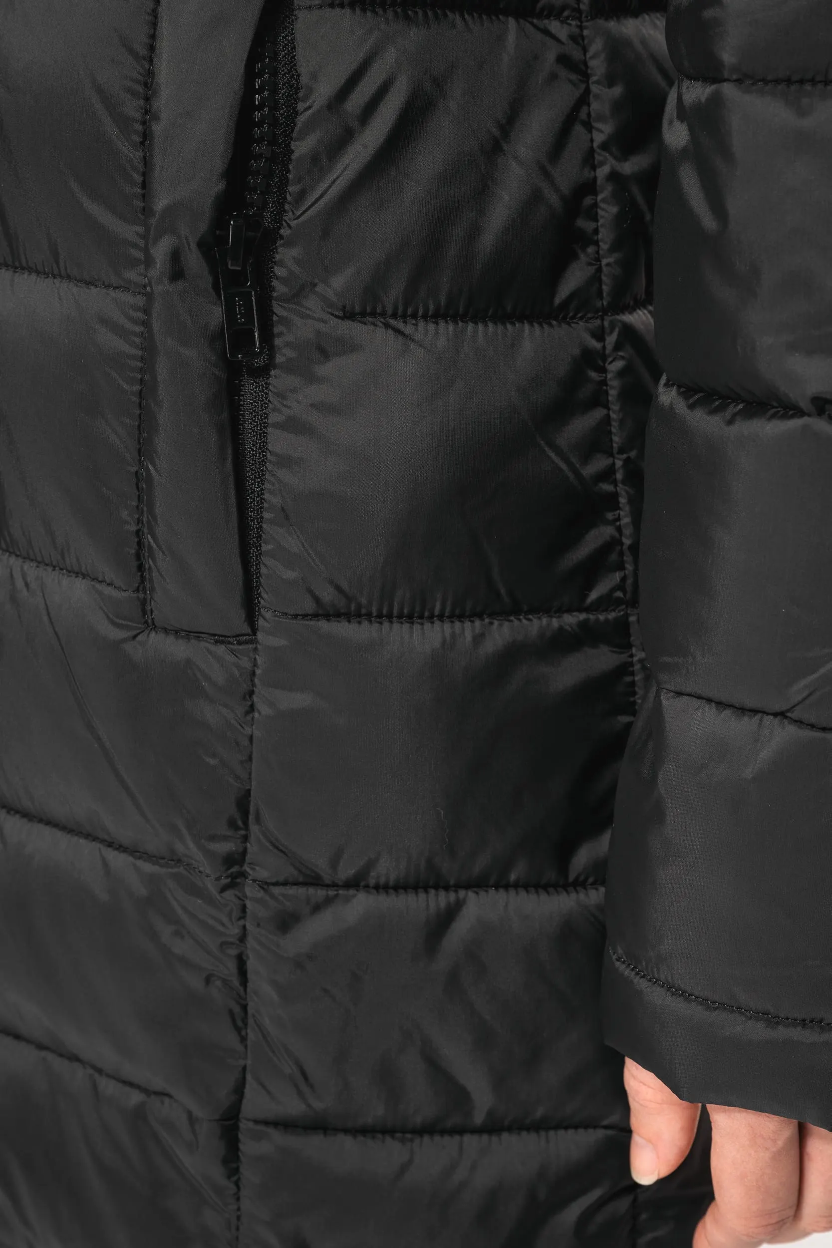 Parka ligera acolchada con capucha para mujer