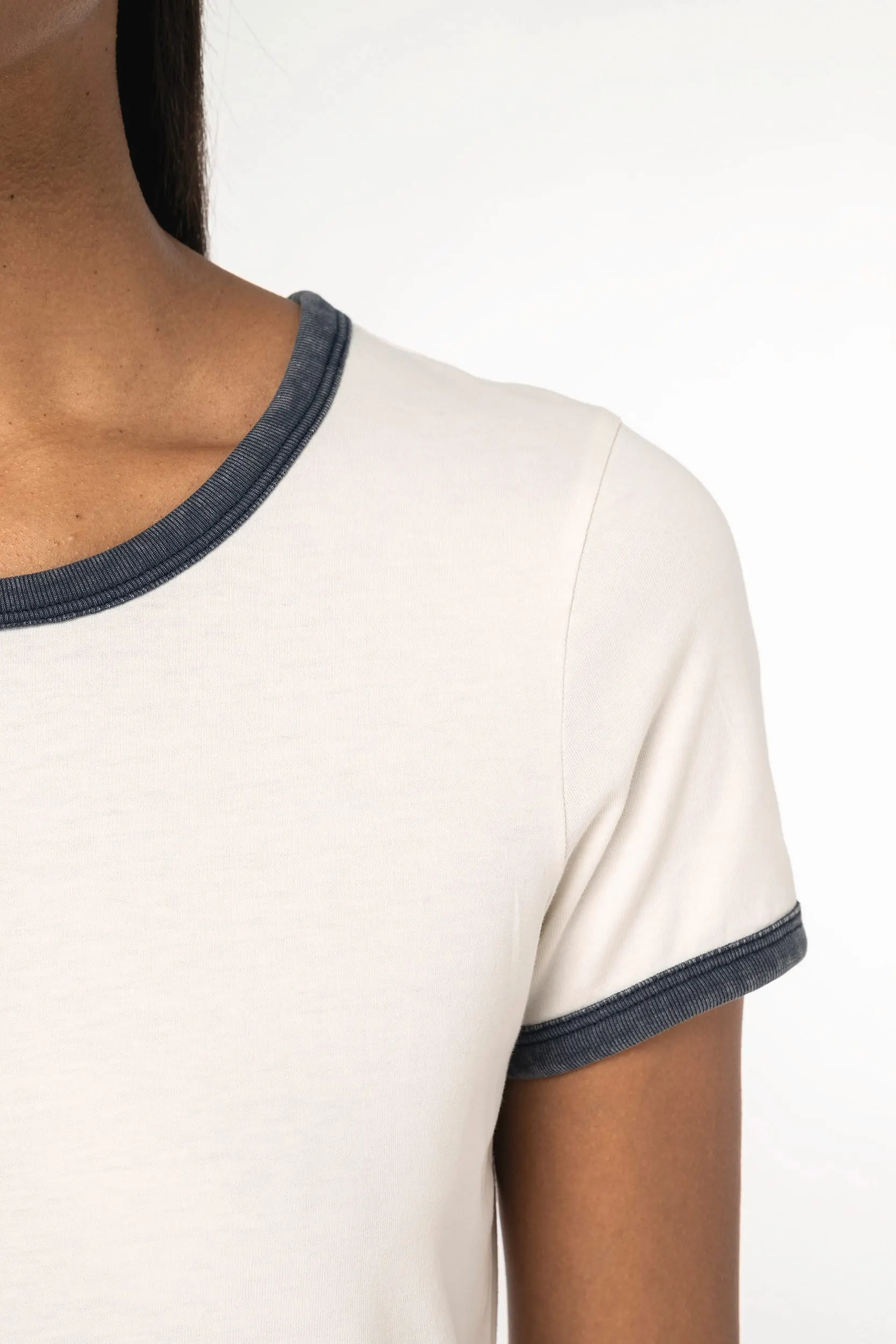 Camiseta ringer ecorresponsable con ribetes contrastados efecto lavado mujer