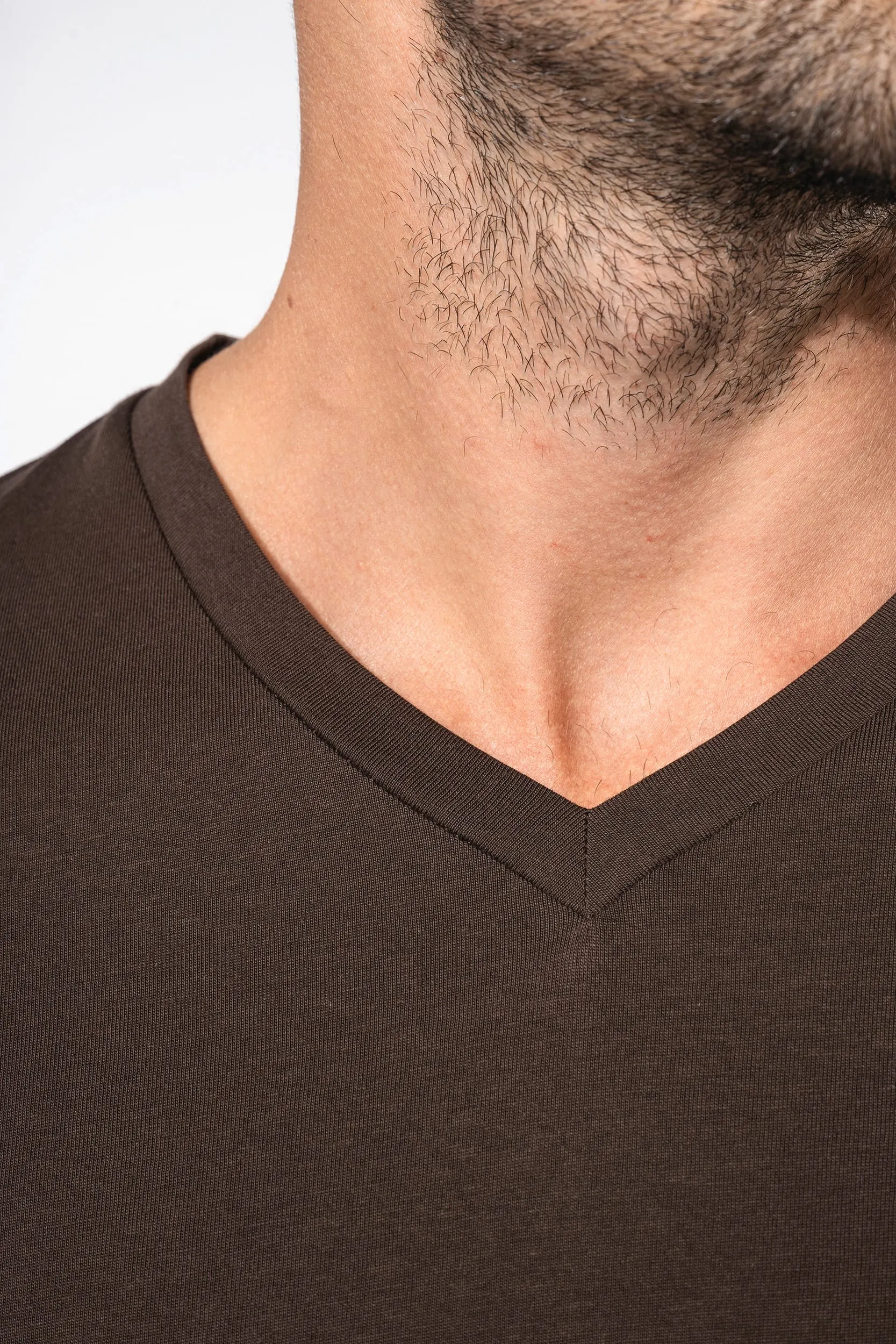 Camiseta manga corta y cuello de pico