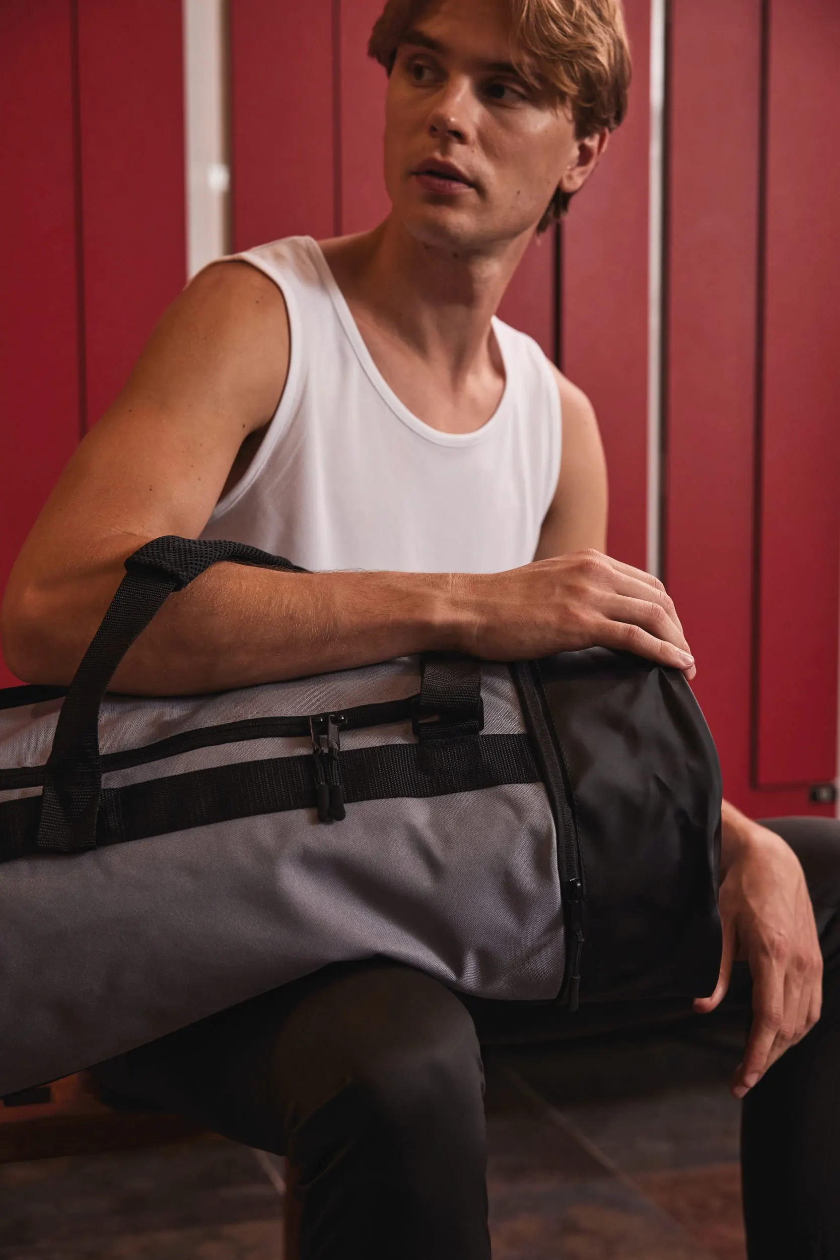 Bolsa de deporte cilíndrica con compartimento separado para calzado