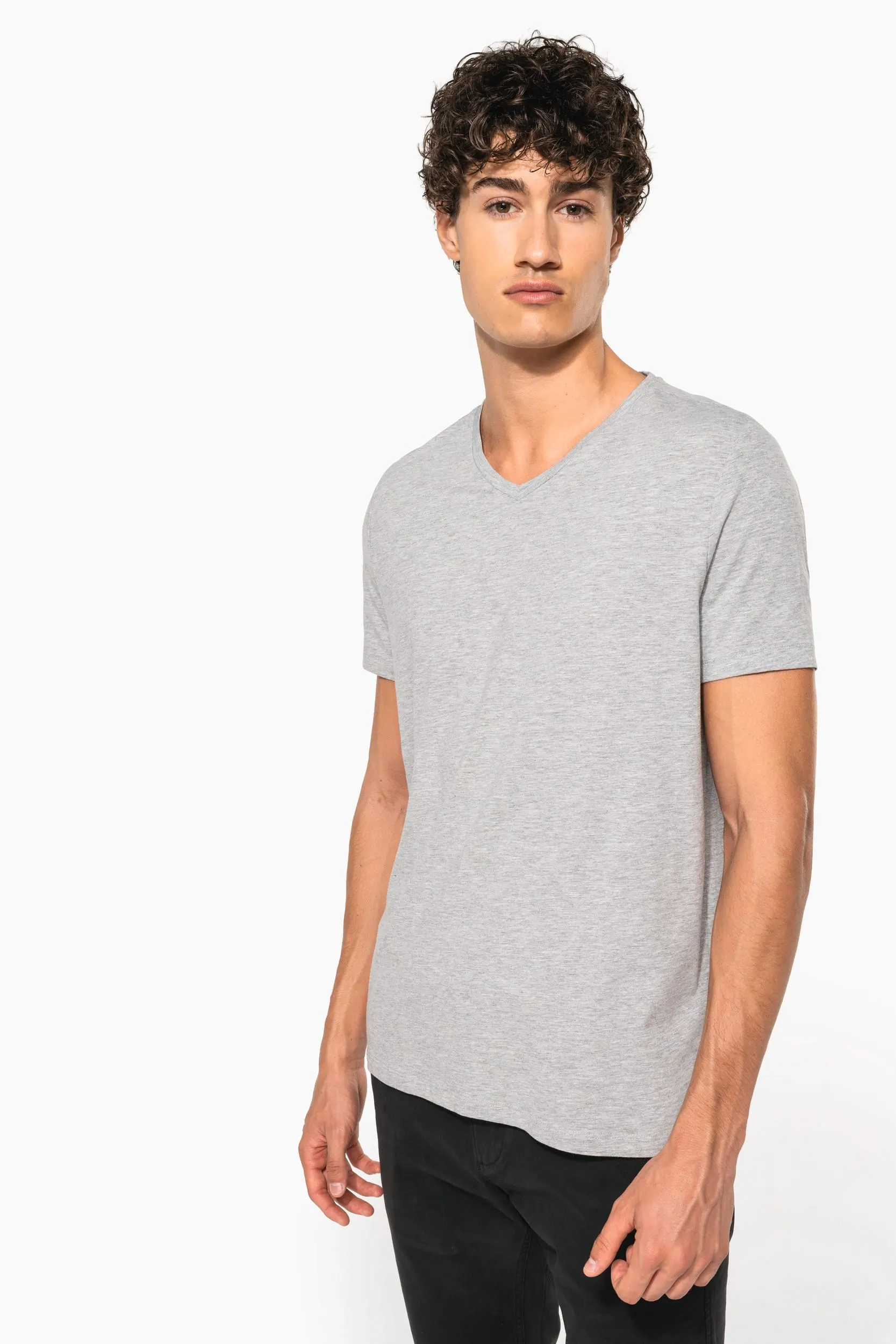 Camiseta con elastano cuello de pico hombre
