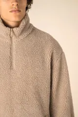 Sudadera de sherpa con 1/4 de cremallera y hombros caídos unisex