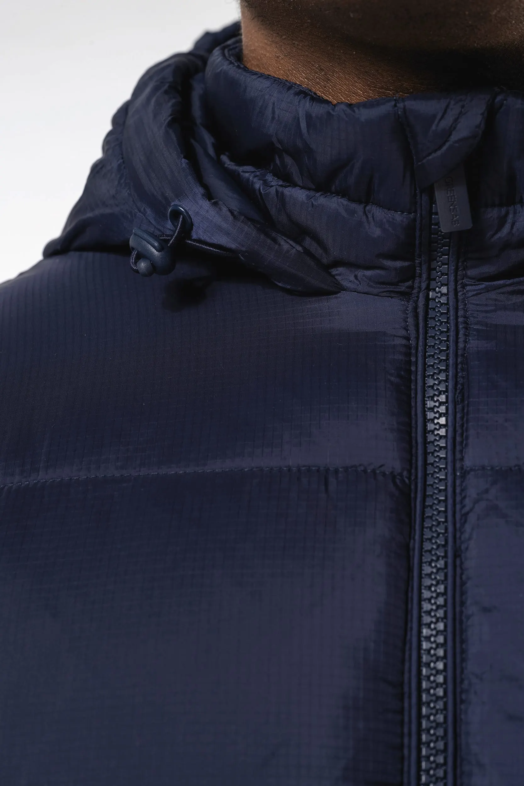 Chaqueta ripstop reciclada con capucha unisex
