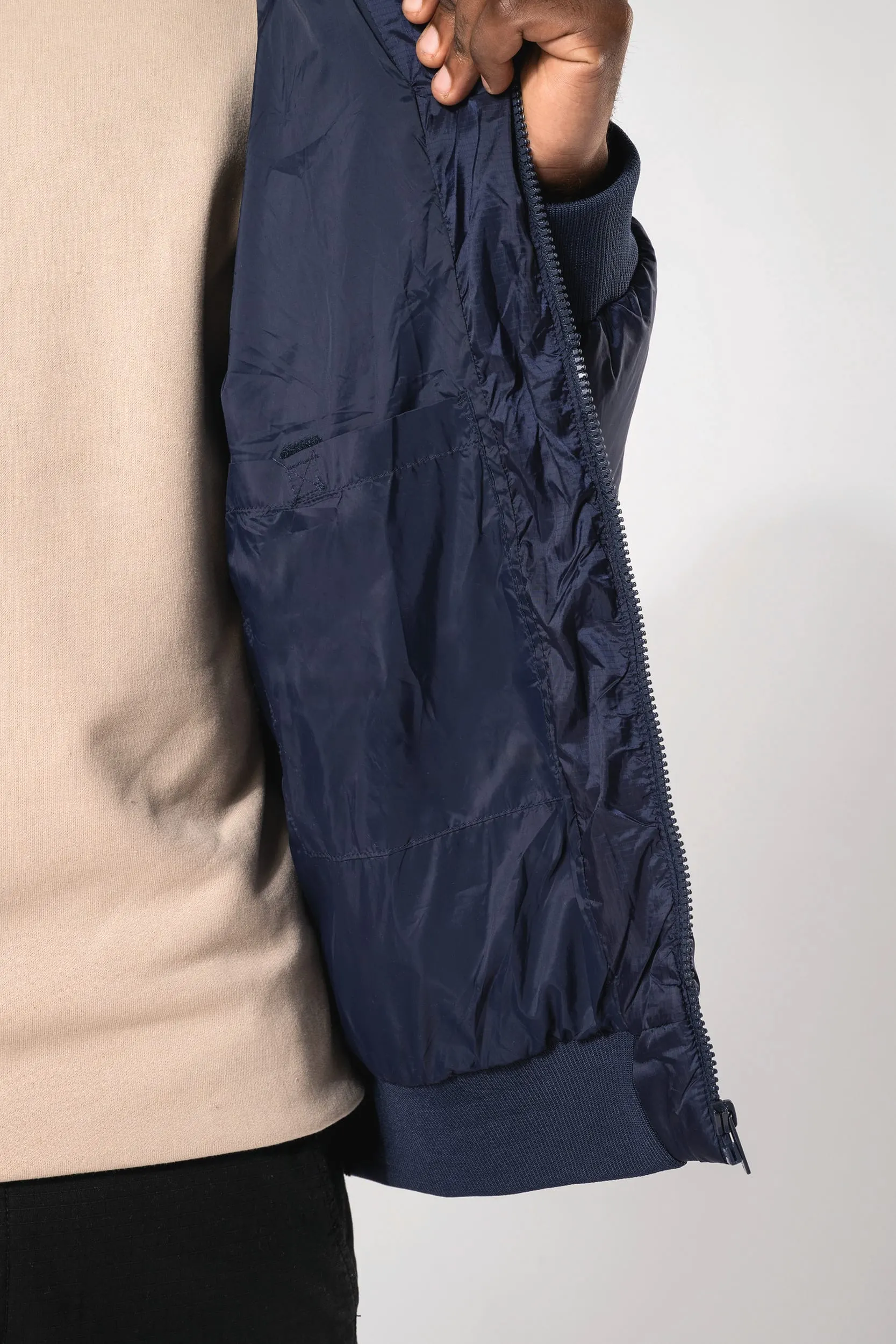 Chaqueta ripstop reciclada con capucha unisex