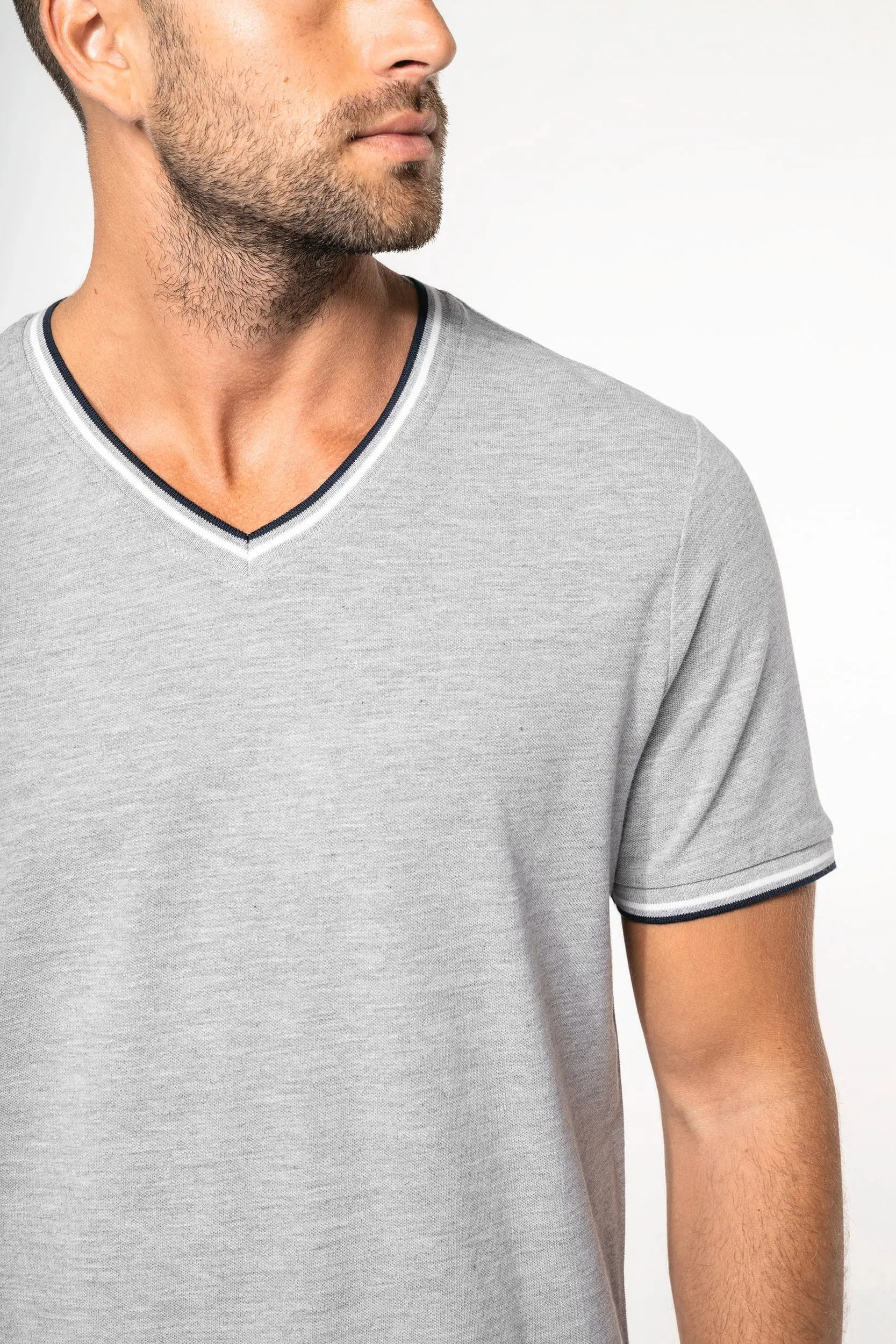 Camiseta de punto piqué con cuello de pico de hombre