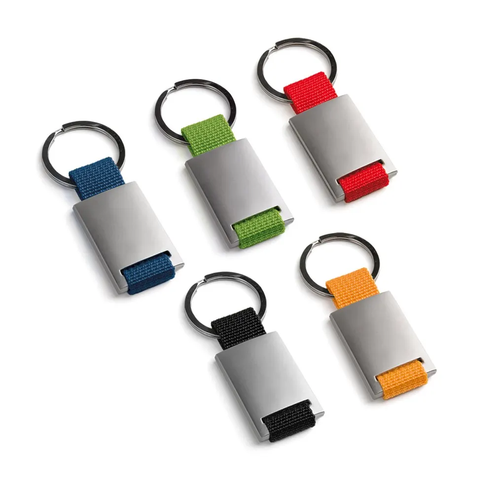 GRIPITCH. Llavero de metal con cincha
