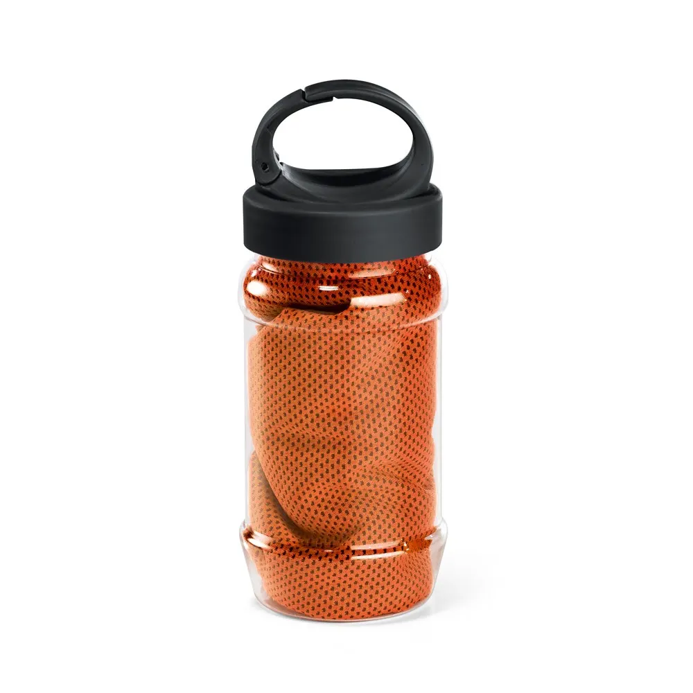 ARTX PLUS. Conjunto que incluye una botella hecha en PP y PET y una toalla refrescante deportiva de poliamida y poliéster