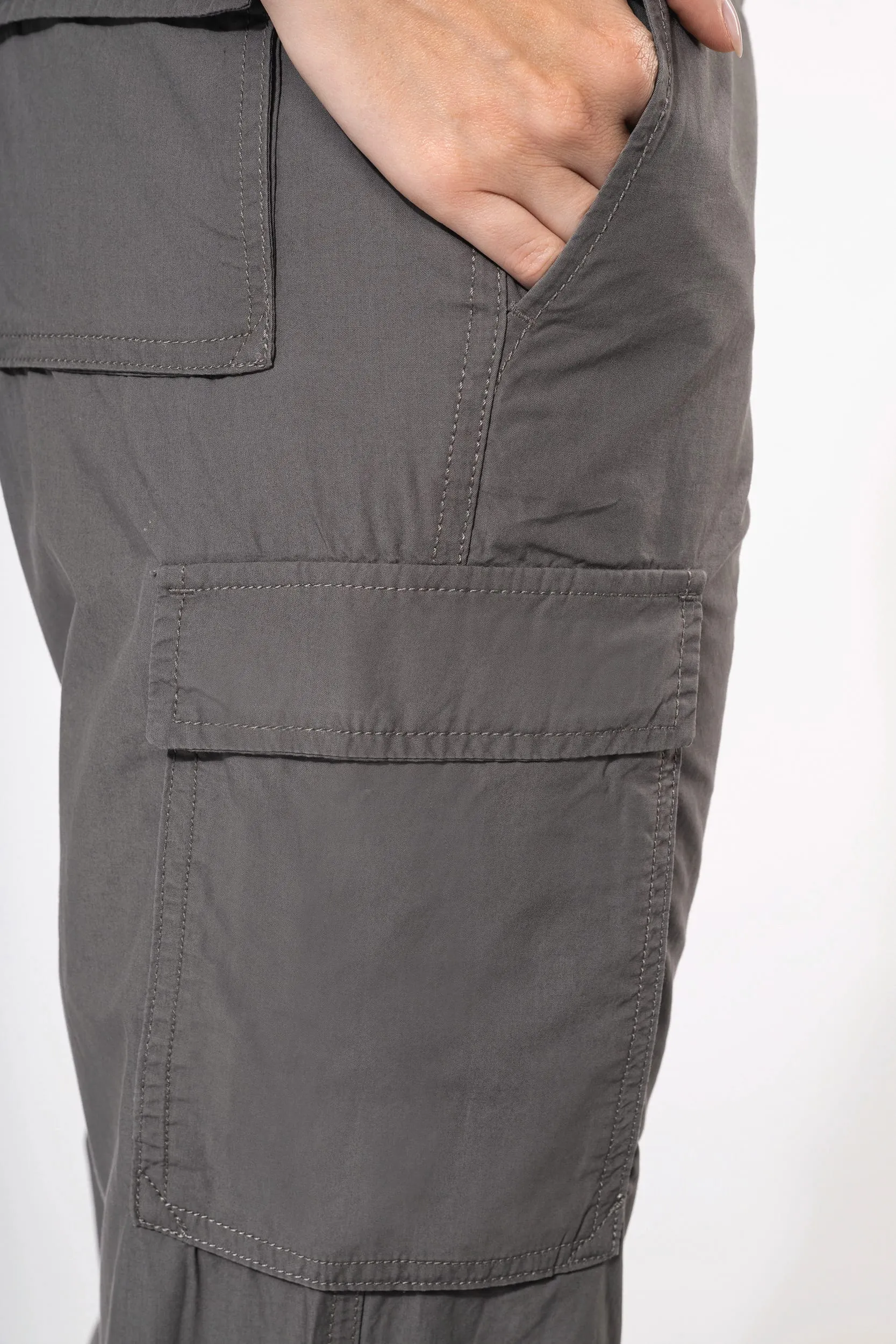 Pantalón ligero multibolsillos para mujer