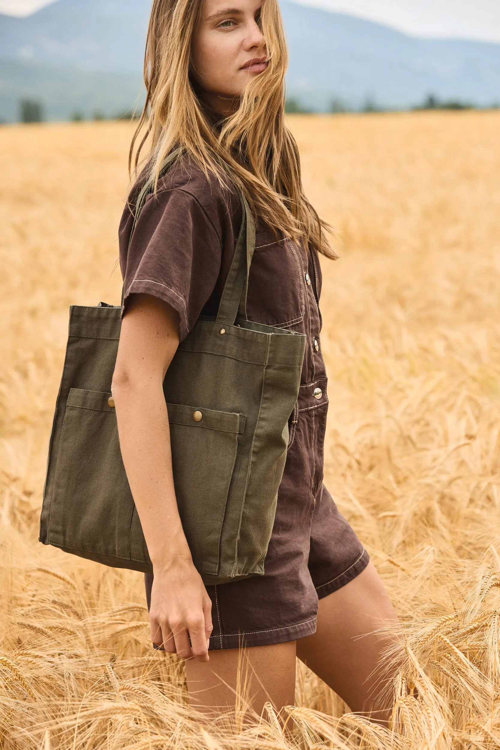 Bolsa con doble bolsillo frontal
