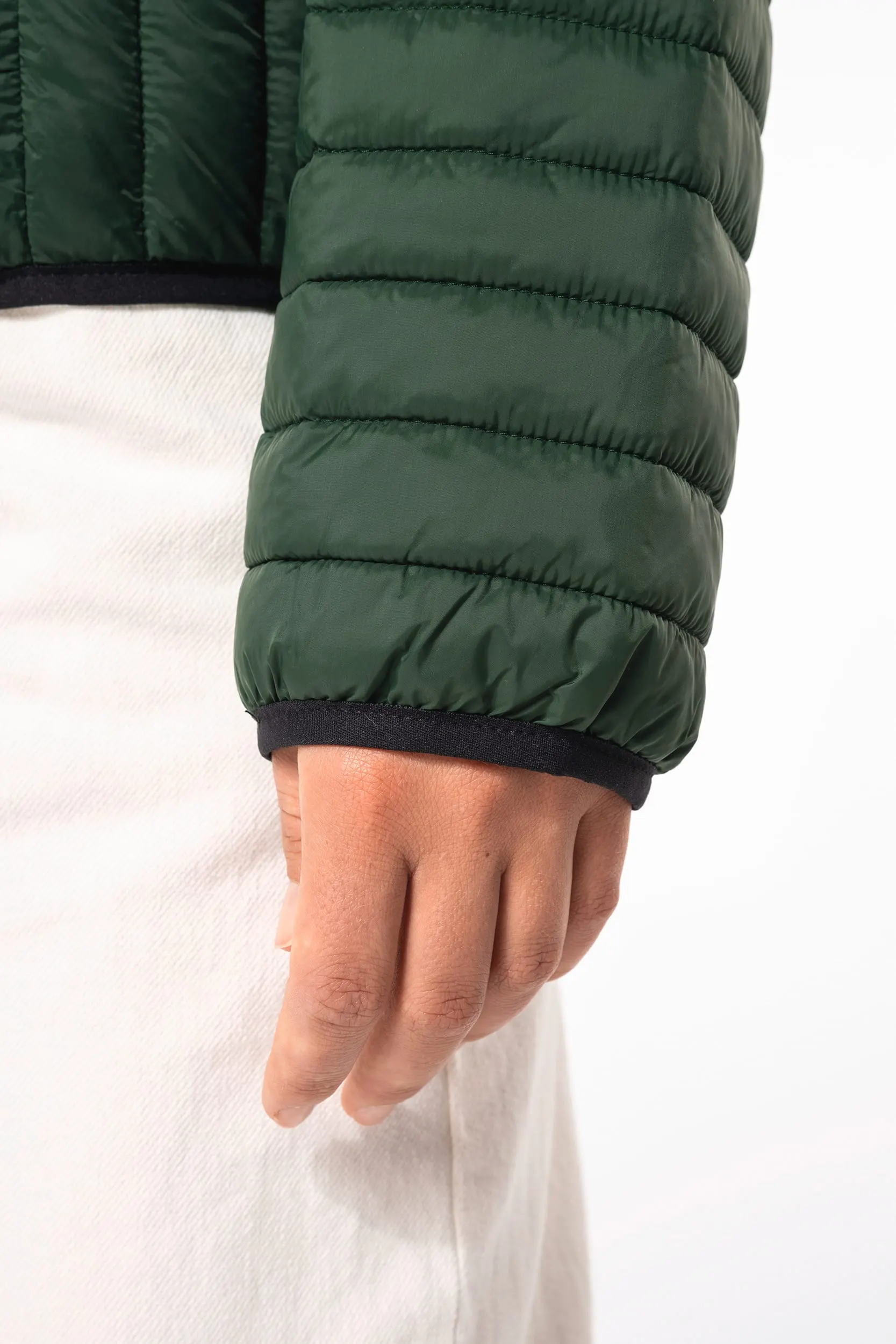 Chaqueta acolchada y ligera con capucha mujer