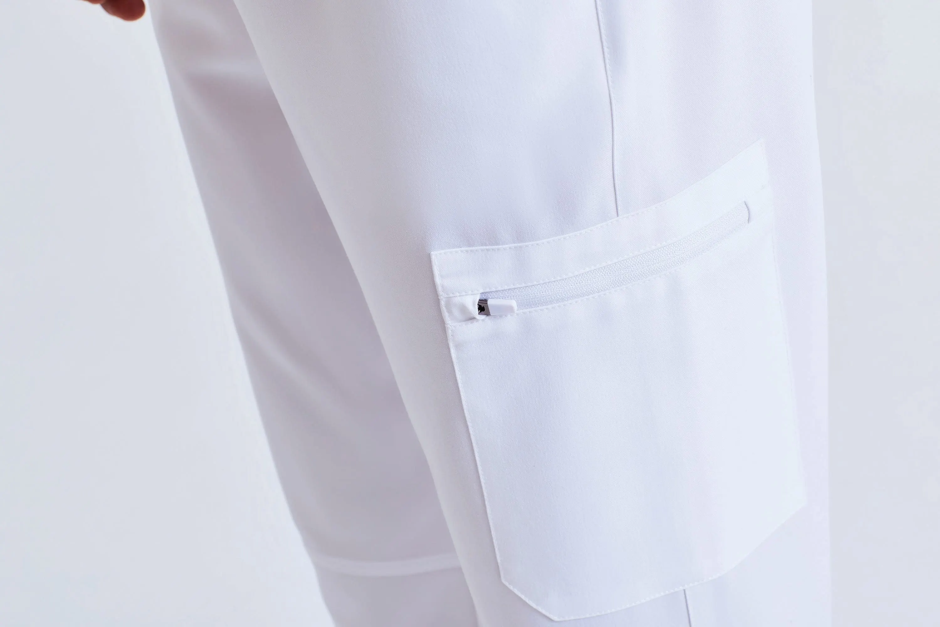 Pantalón tipo cargo elástico hombre